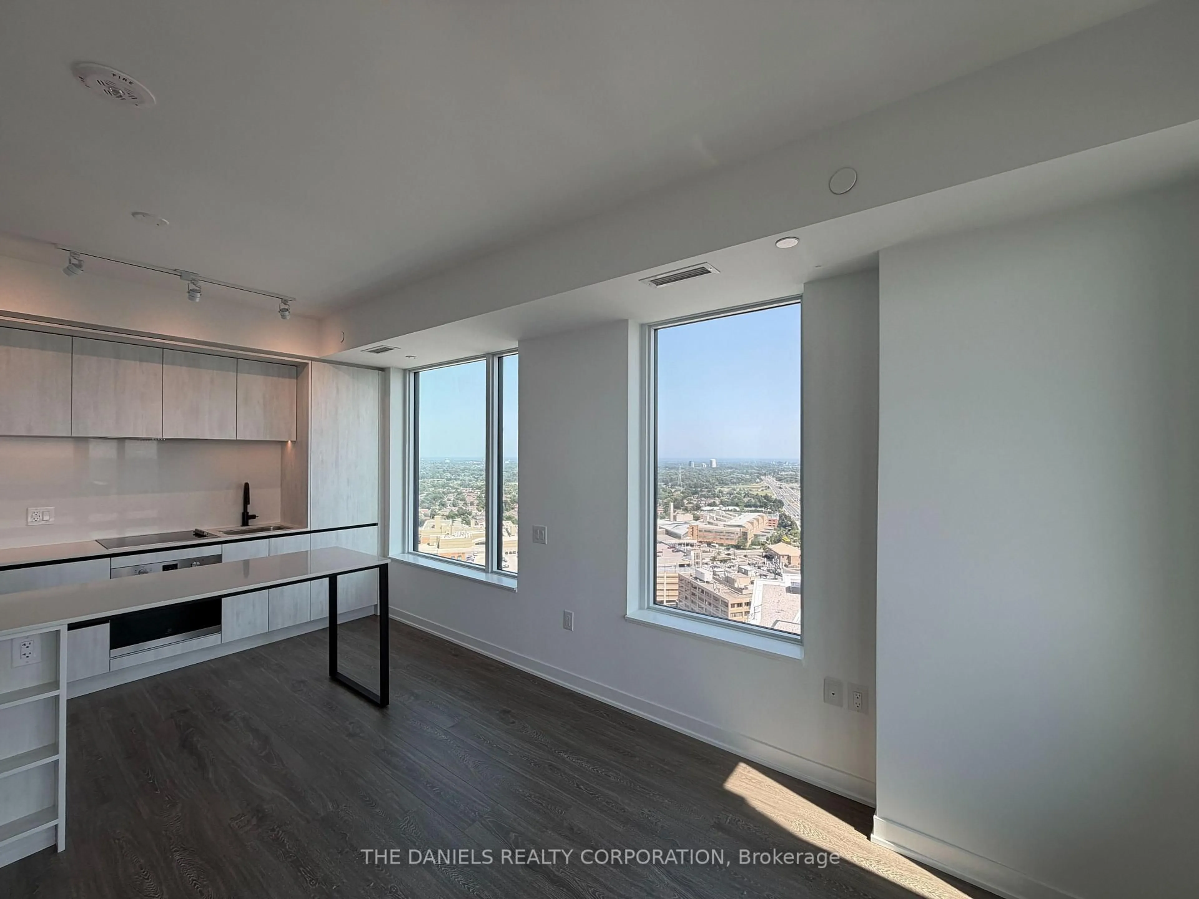 A pic of a room for 2495 Eglinton Ave #2504, Mississauga Ontario L5M 2T2