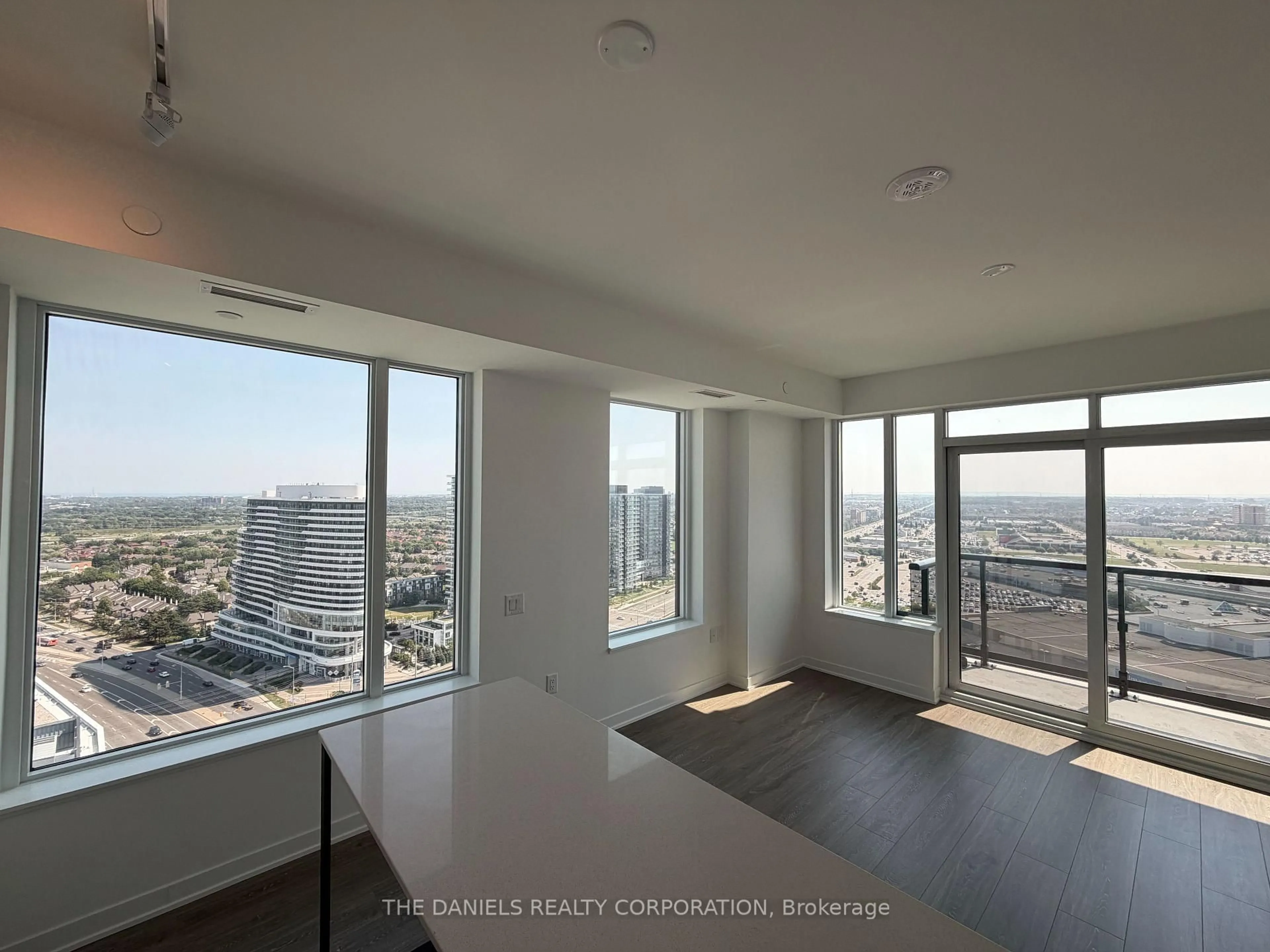 A pic of a room for 2495 Eglinton Ave #2504, Mississauga Ontario L5M 2T2