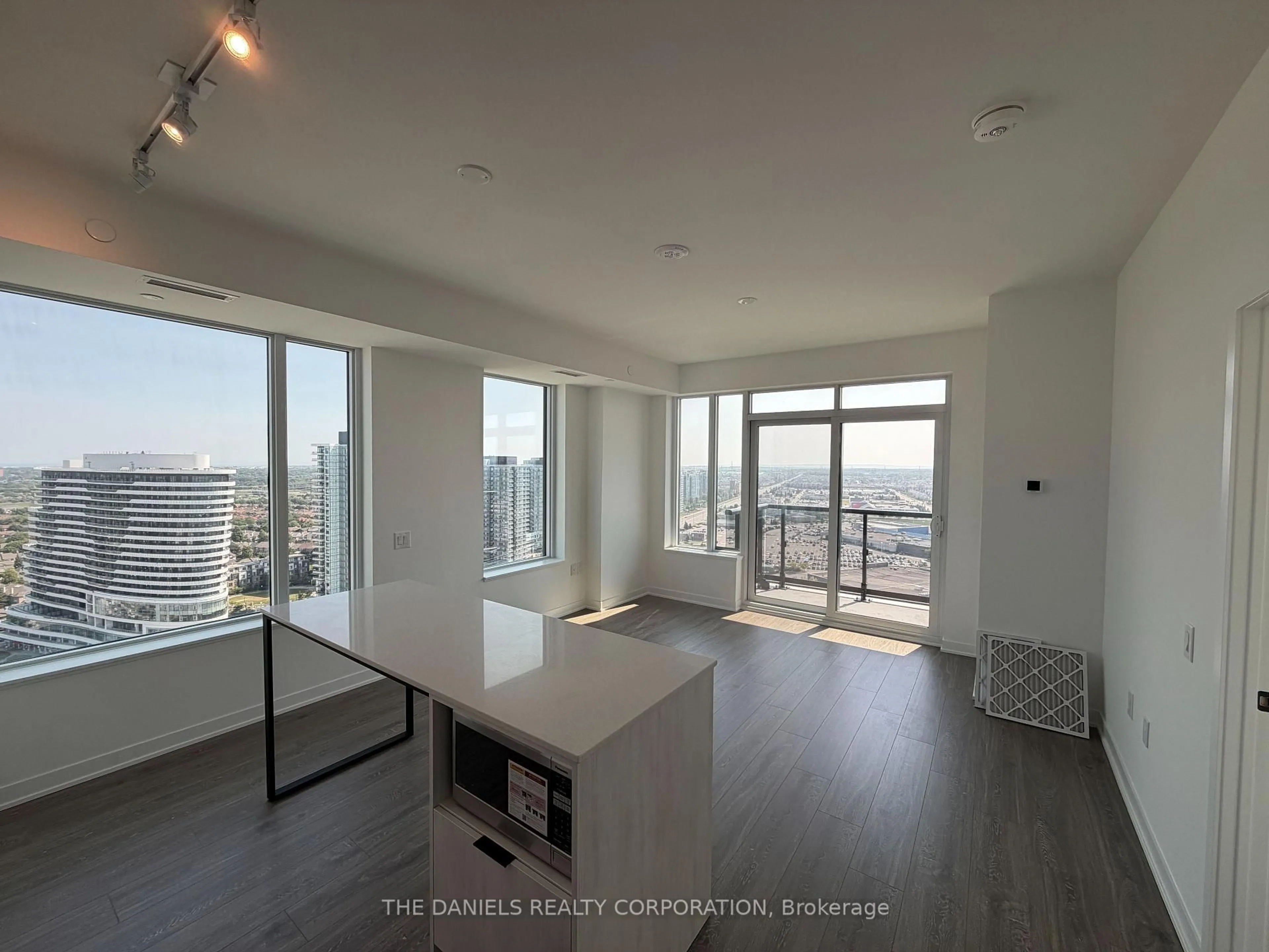 A pic of a room for 2495 Eglinton Ave #2504, Mississauga Ontario L5M 2T2