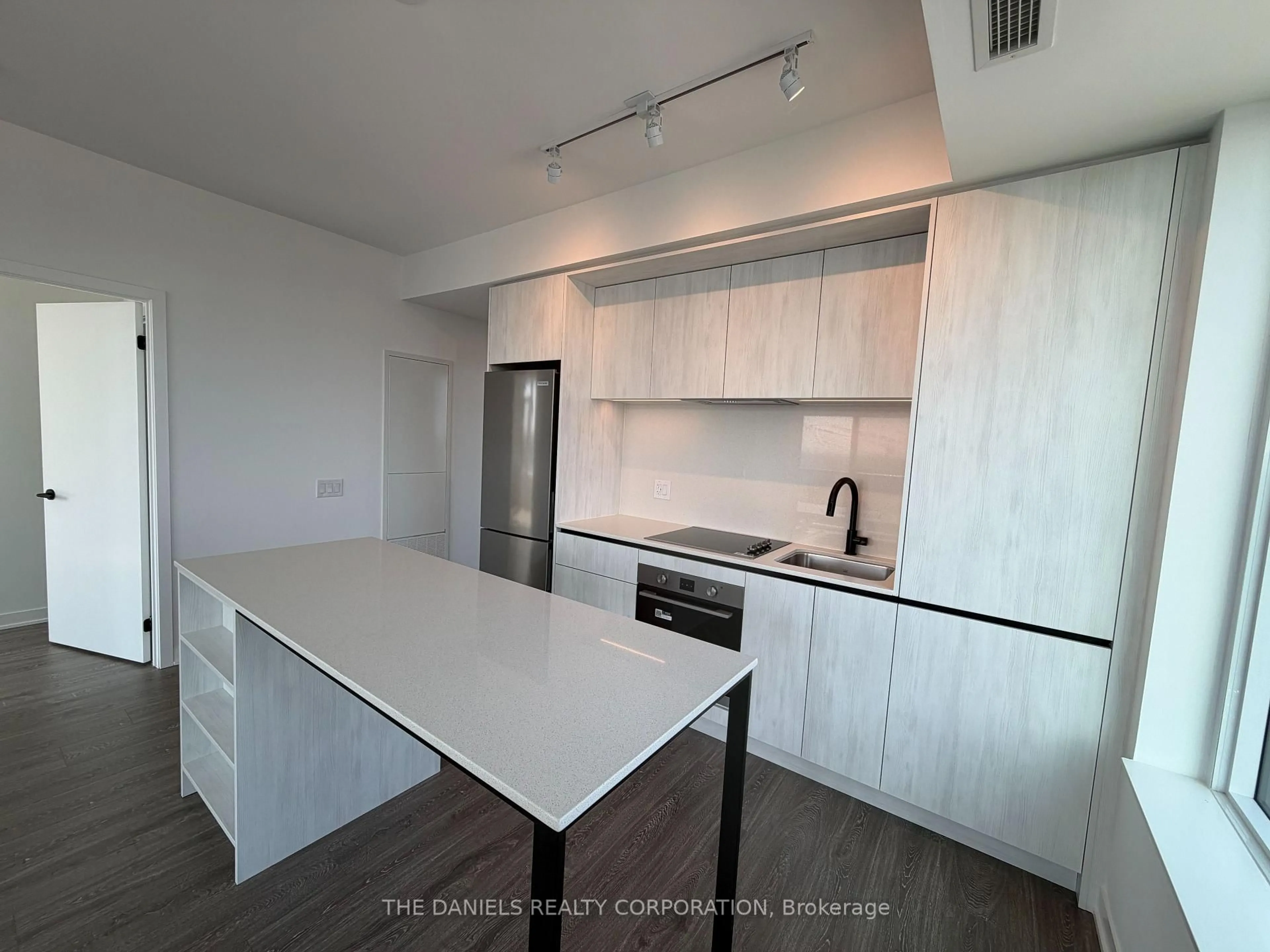 Unknown for 2495 Eglinton Ave #2504, Mississauga Ontario L5M 2T2