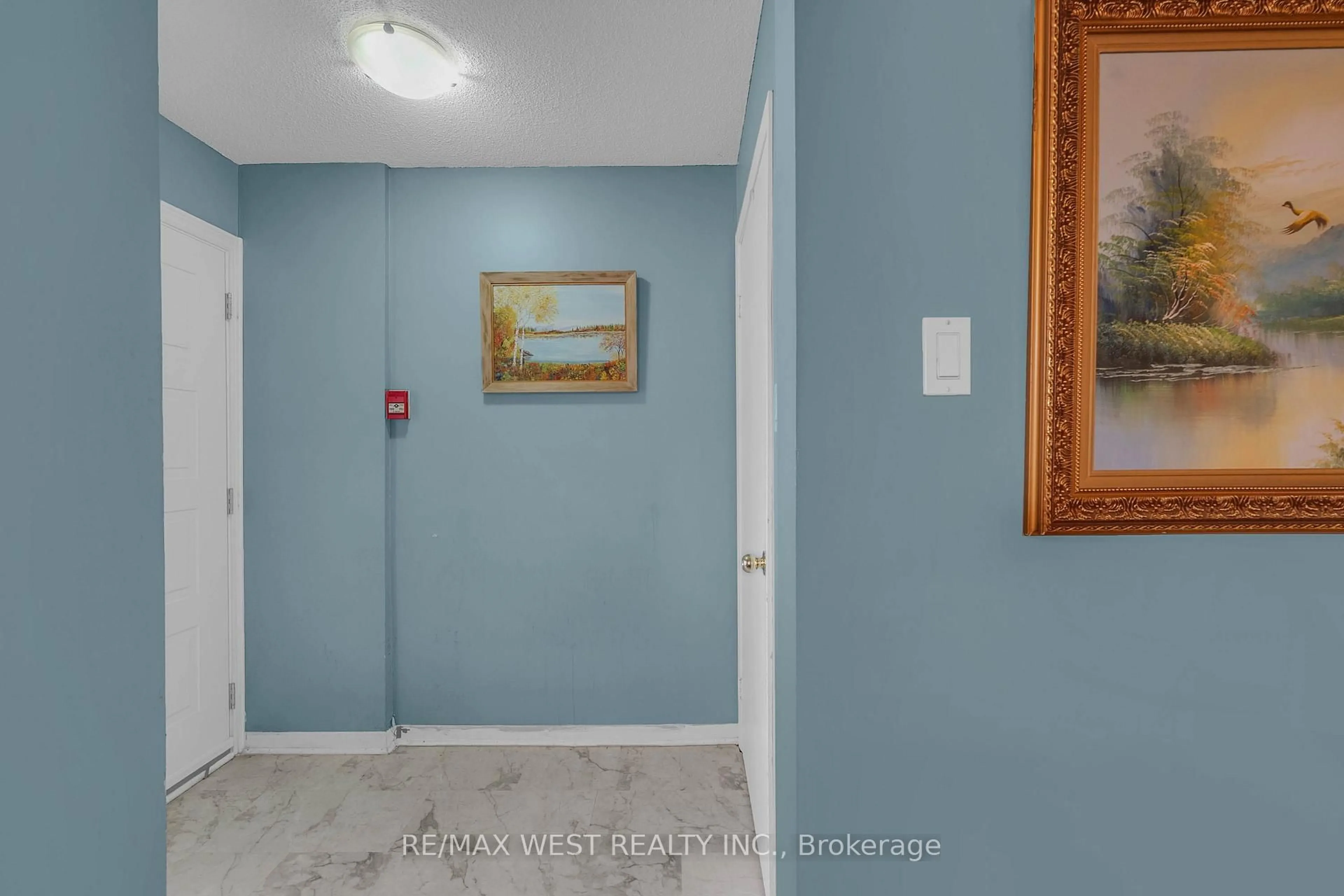 Indoor entryway for 2866 Battleford Rd #3D, Mississauga Ontario L5N 3L3