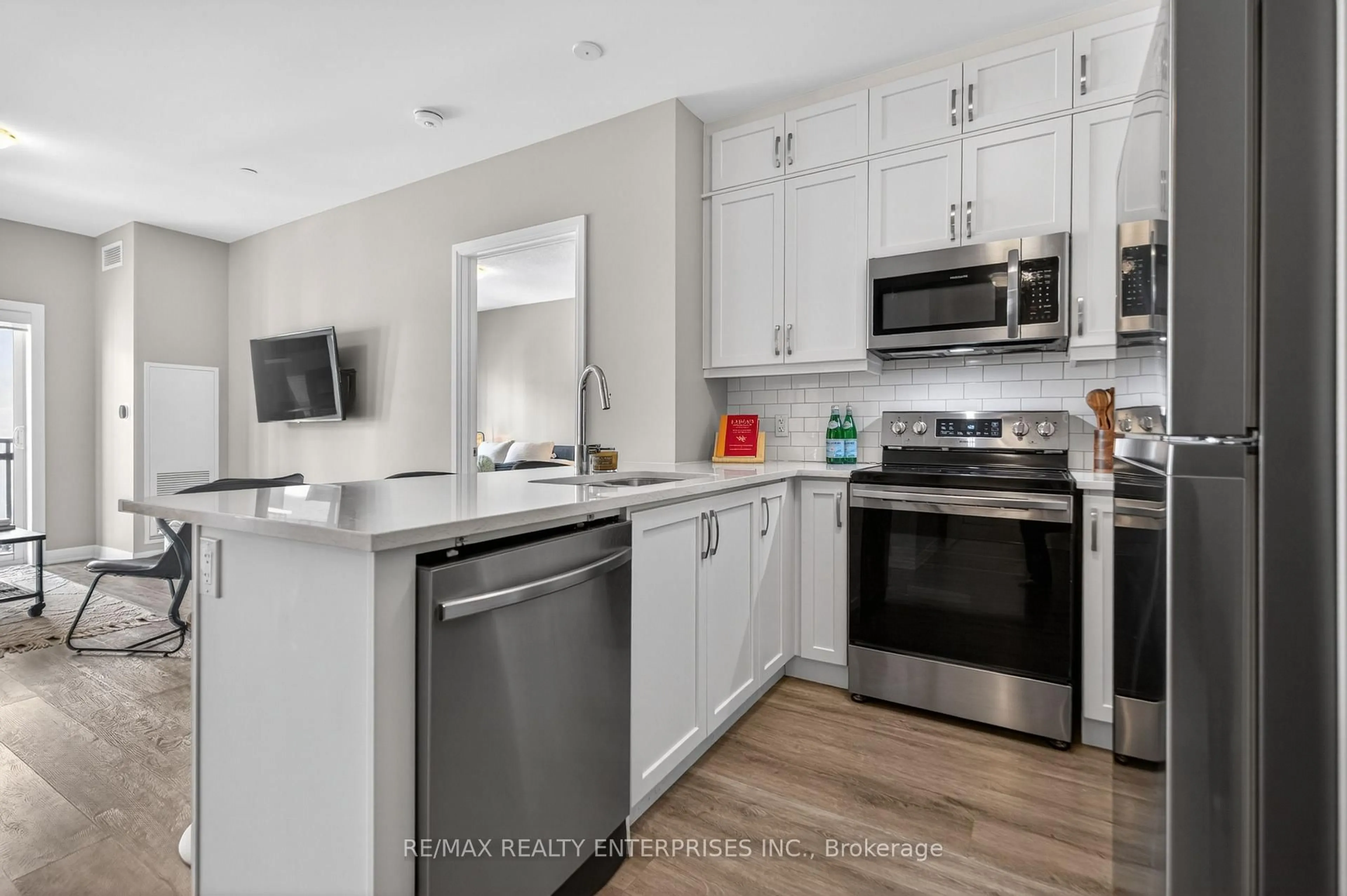 Open concept kitchen, ceramic/tile floor for 102 Grovewood Common #510, Oakville Ontario L9H 0X2
