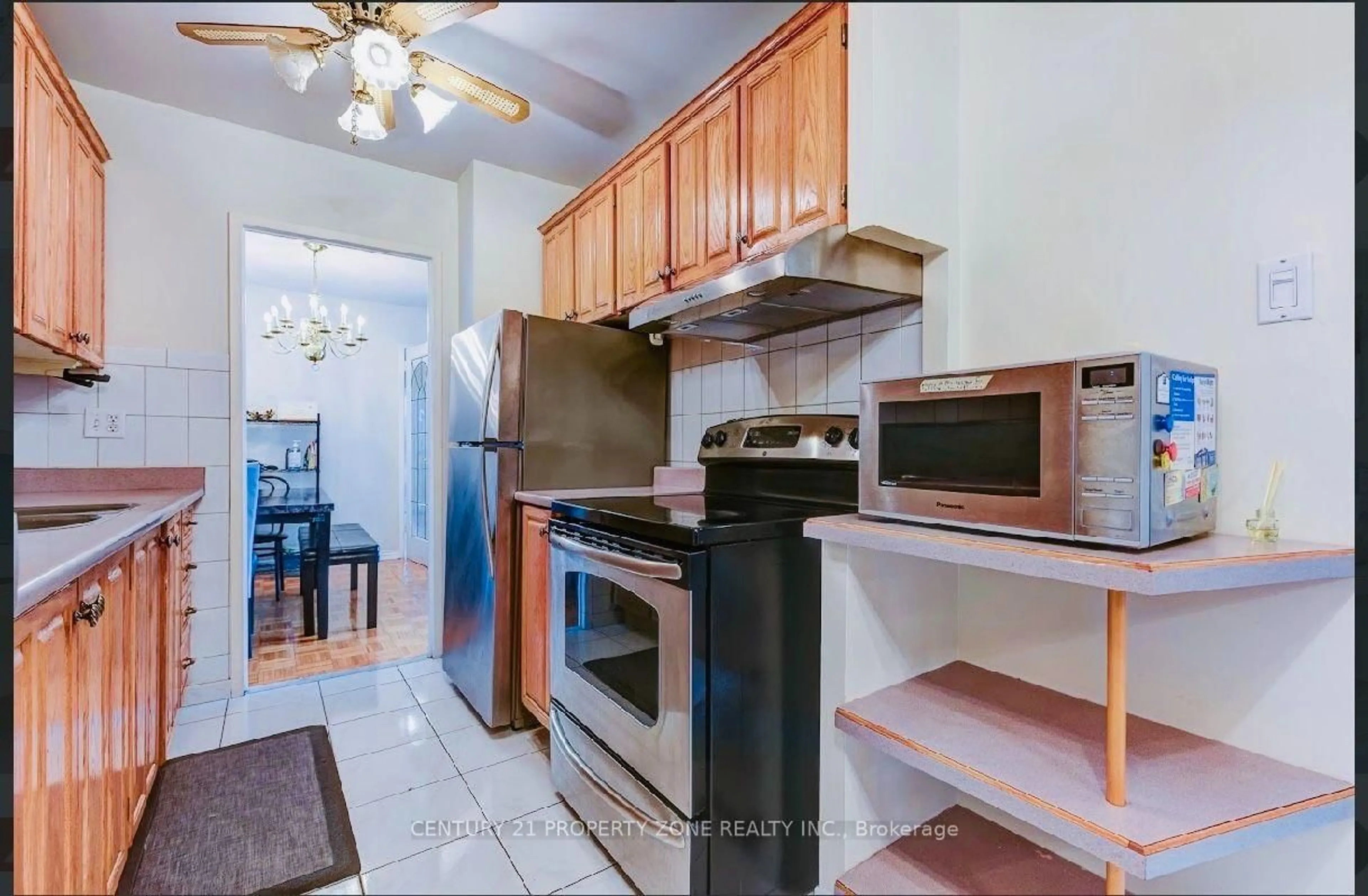Standard kitchen, unknown for 3025 Queen Frederica Dr #907, Mississauga Ontario L4Y 3A1