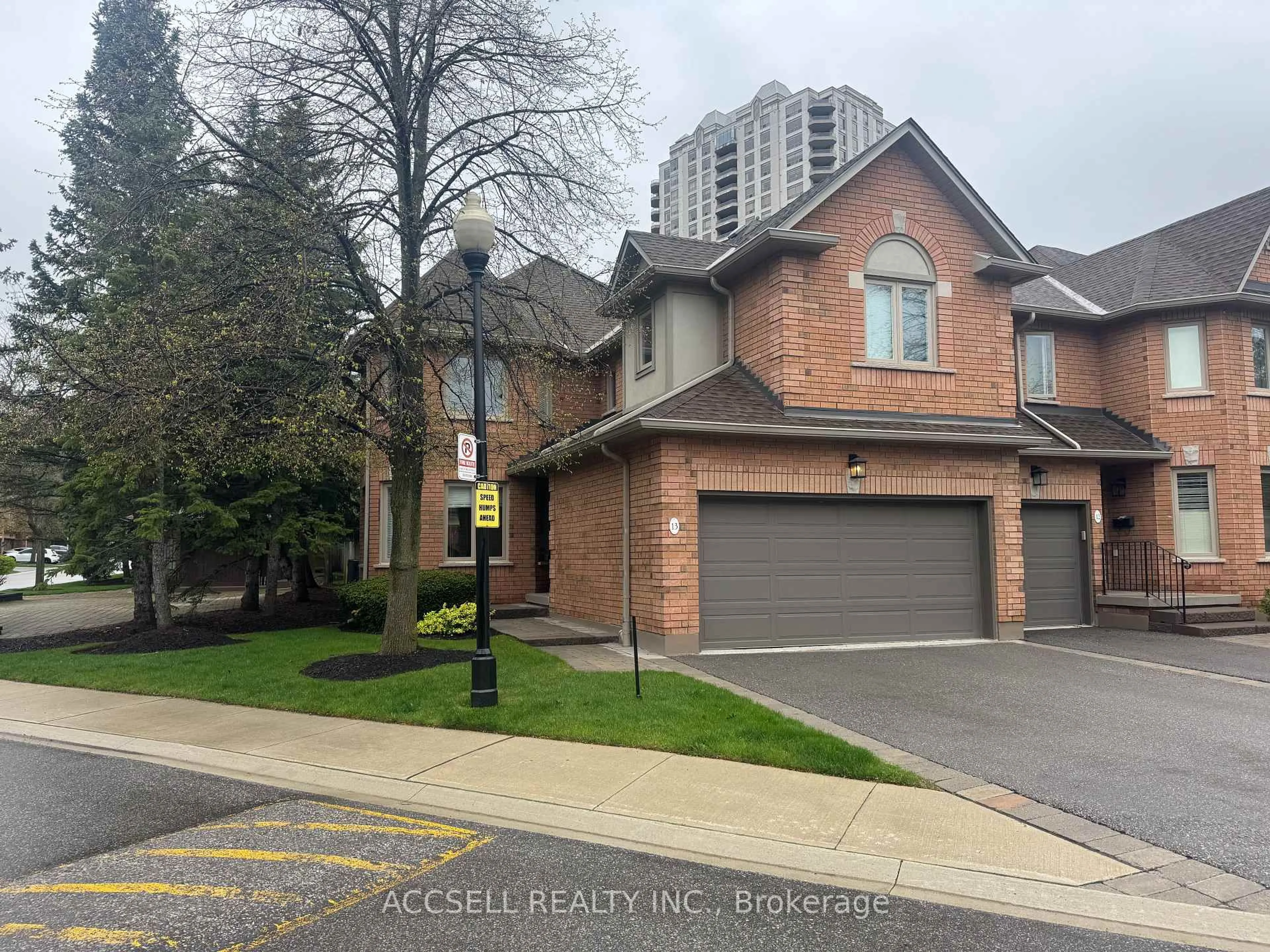 Home with brick exterior material, street for 1905 Broad Hollow Gate #13, Mississauga Ontario L5L 3T4