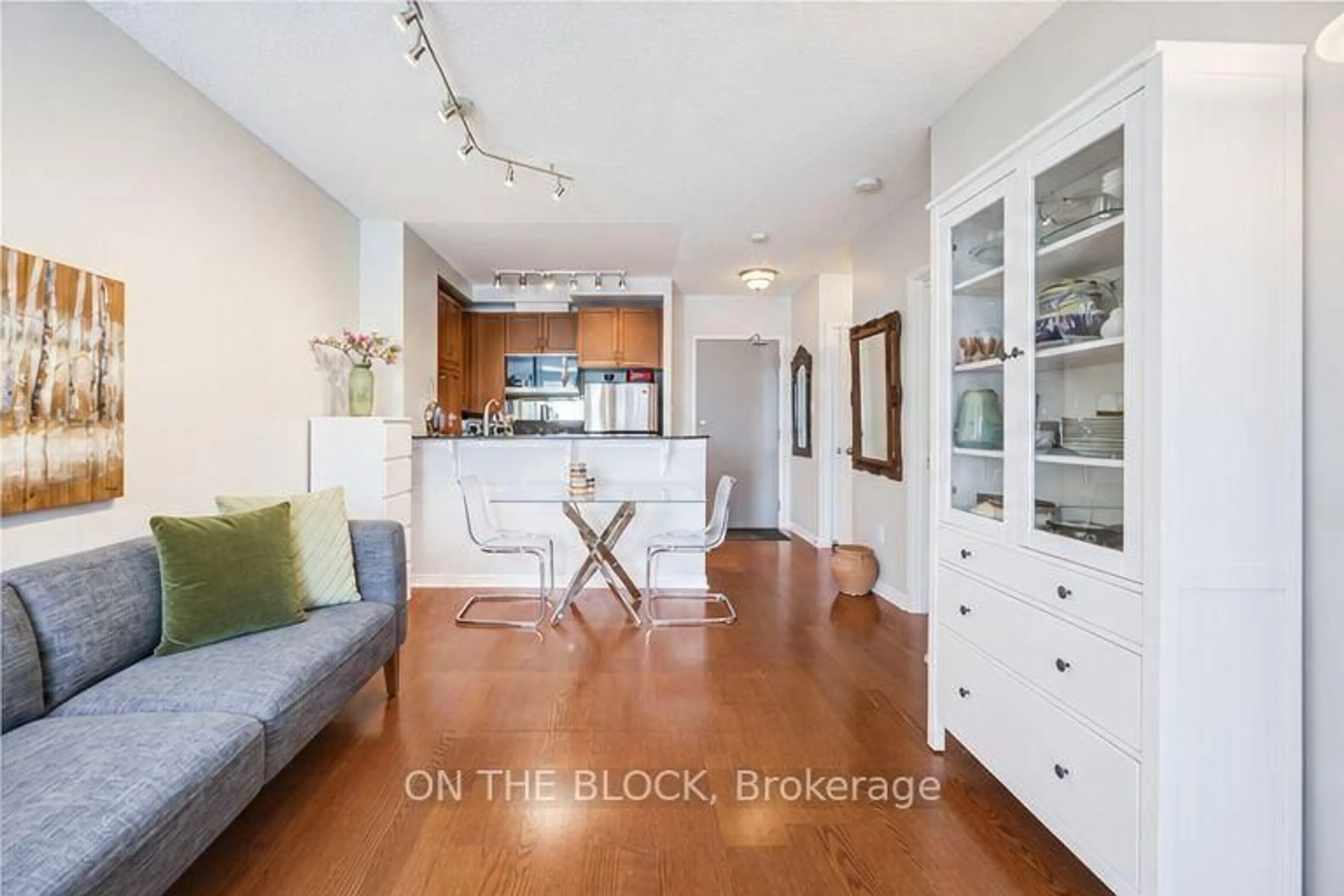 Open concept kitchen, unknown for 2495 Dundas St #107, Toronto Ontario M6P 1X4
