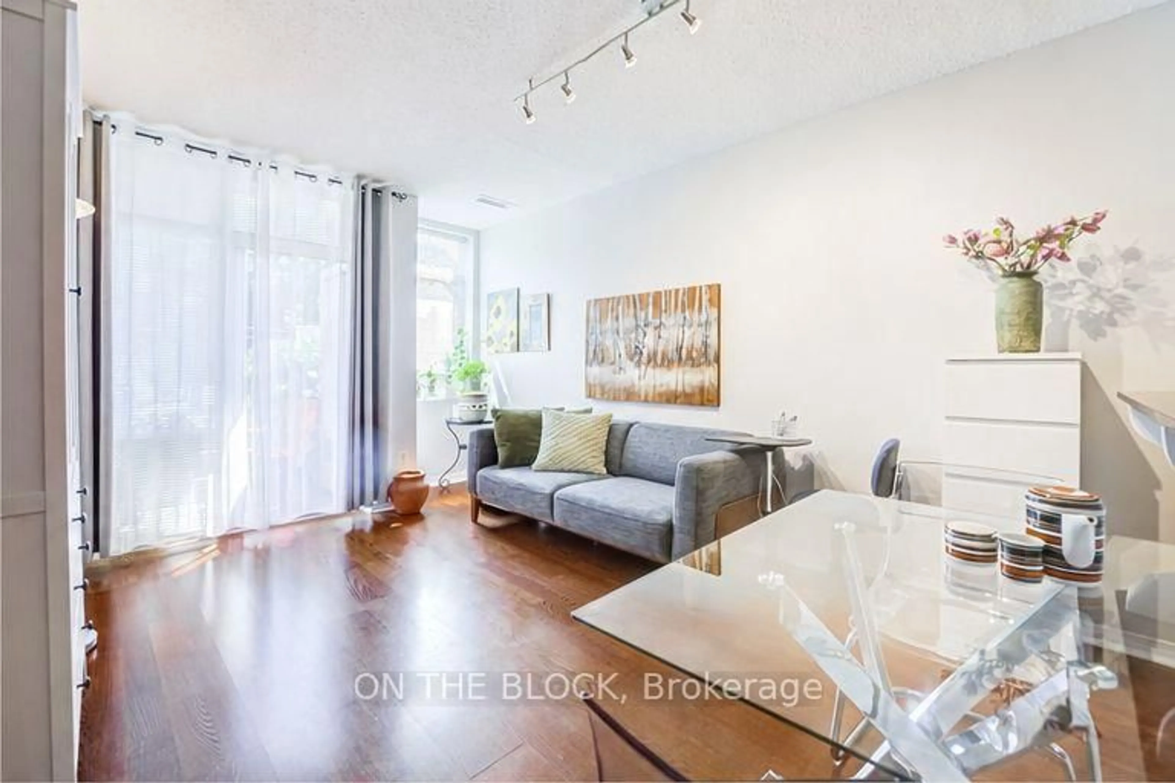 Living room with furniture, unknown for 2495 Dundas St #107, Toronto Ontario M6P 1X4