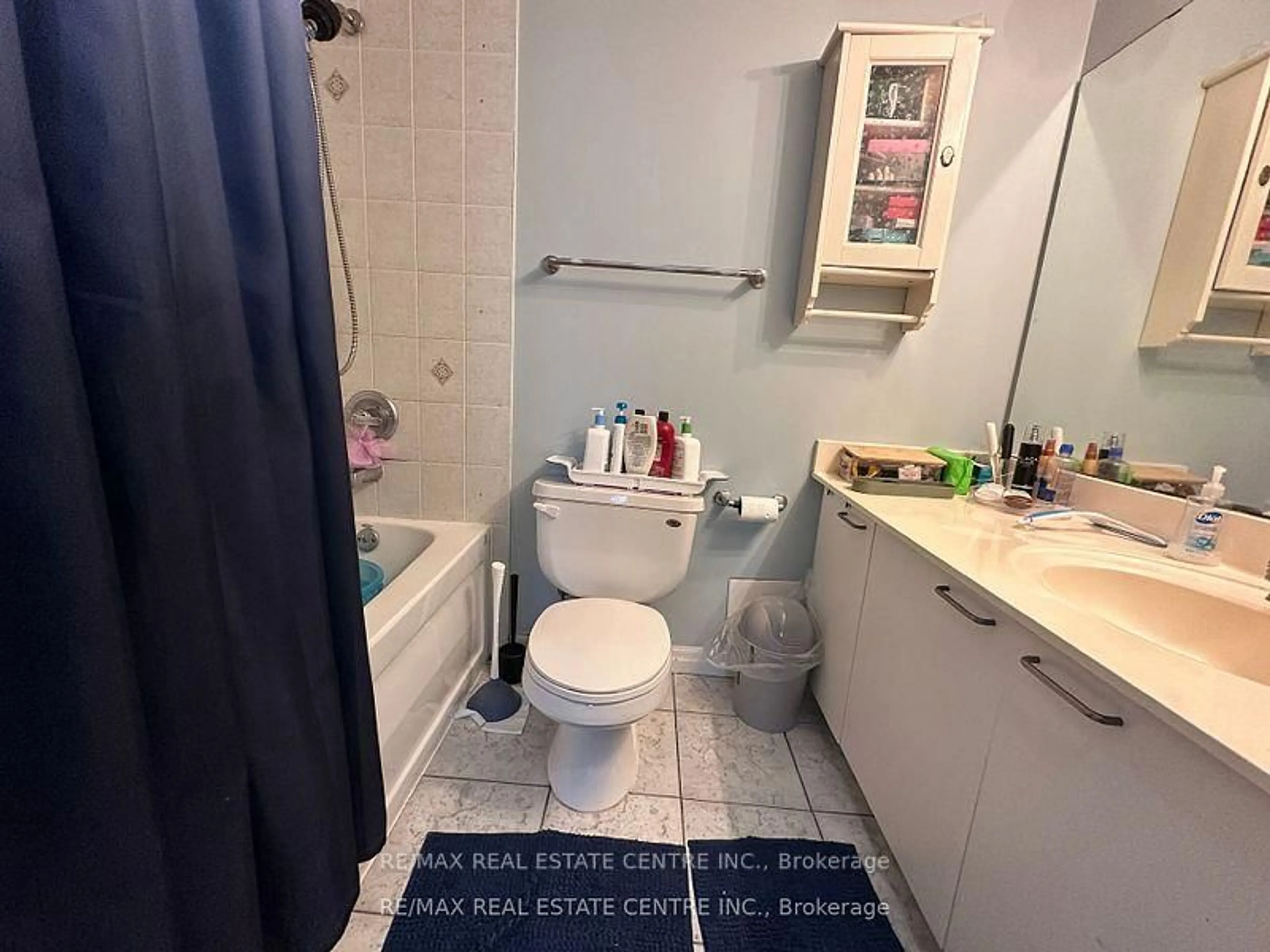A pic of a room for 3939 Duke Of York Blvd #301, Mississauga Ontario L5B 4N2