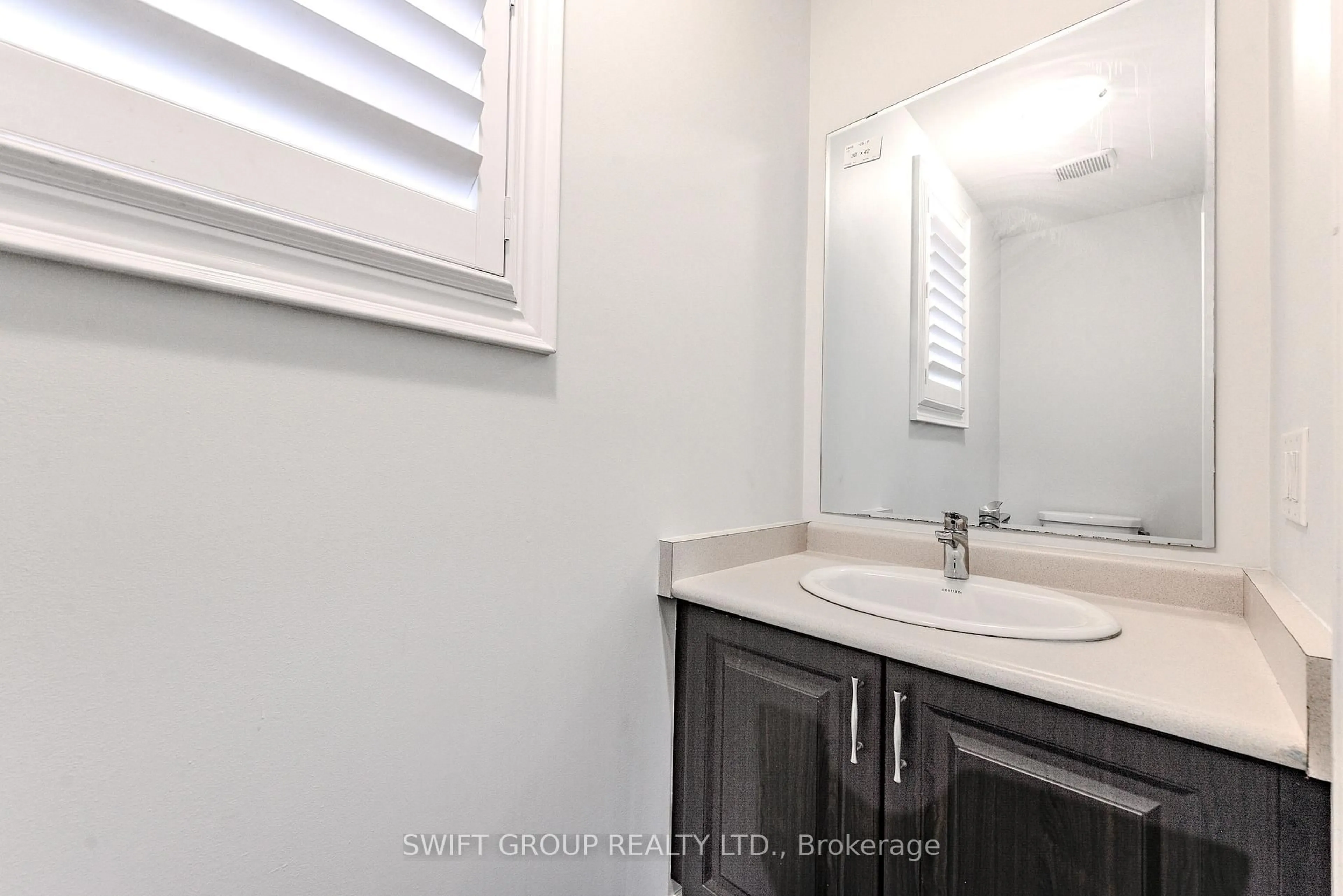 Standard bathroom, unknown for 89 Deer Ridge Tr, Caledon Ontario L7C 4H4