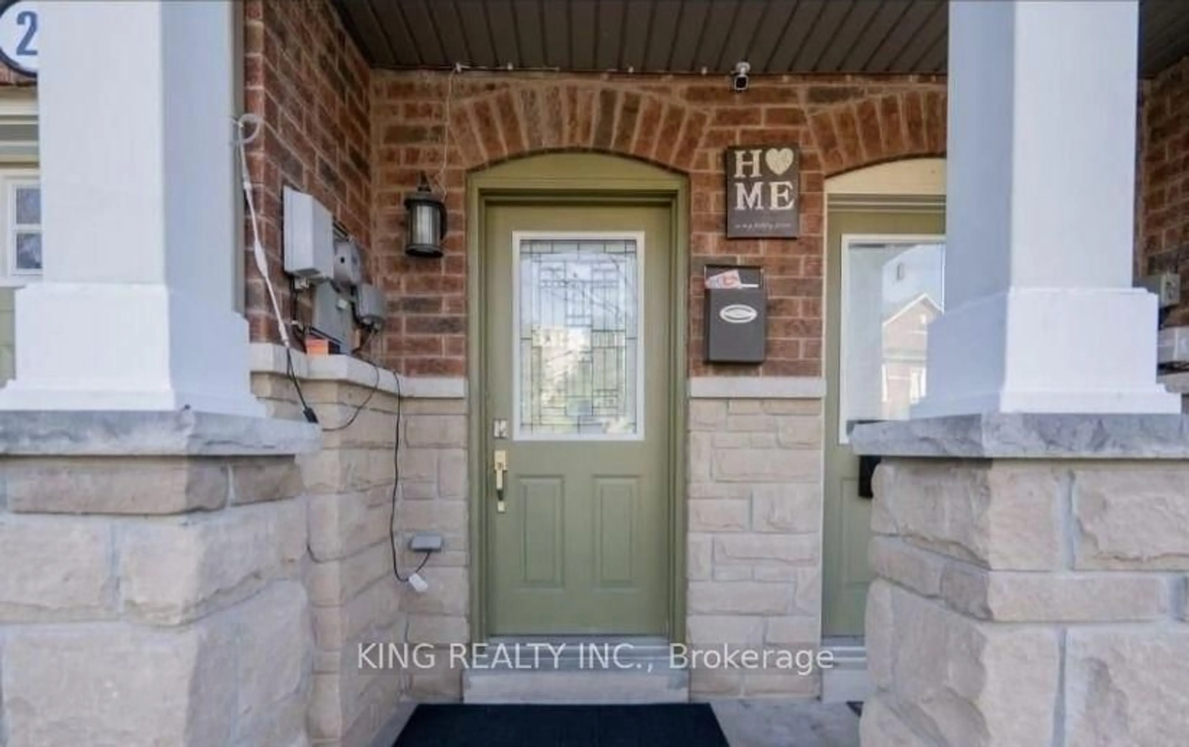 Indoor entryway for 27 Denison Ave, Brampton Ontario L6X 0H2
