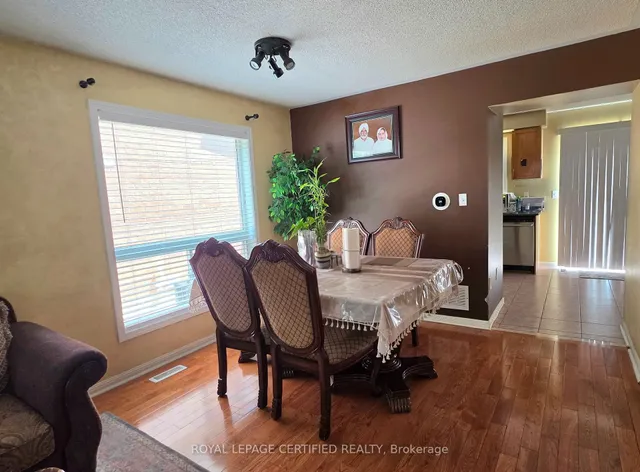 7 Penn Dr, Brampton 2
