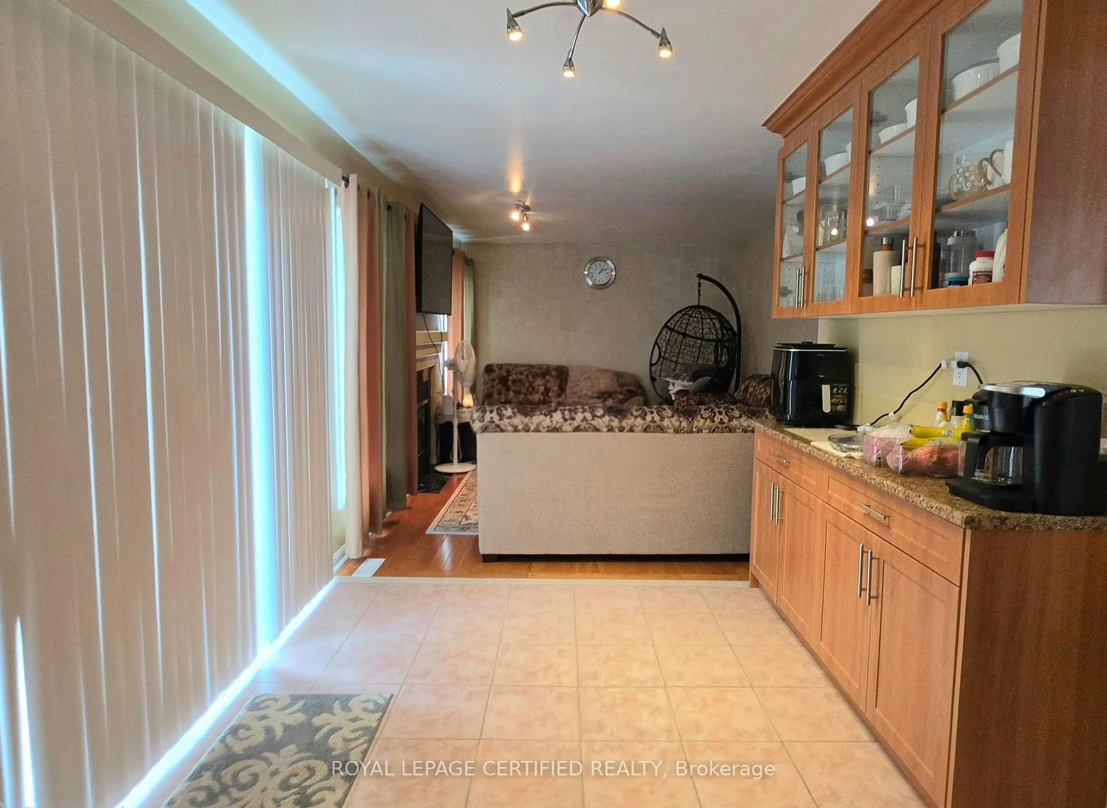 Open concept kitchen, unknown for 7 Penn Dr, Brampton Ontario L7A 1P5