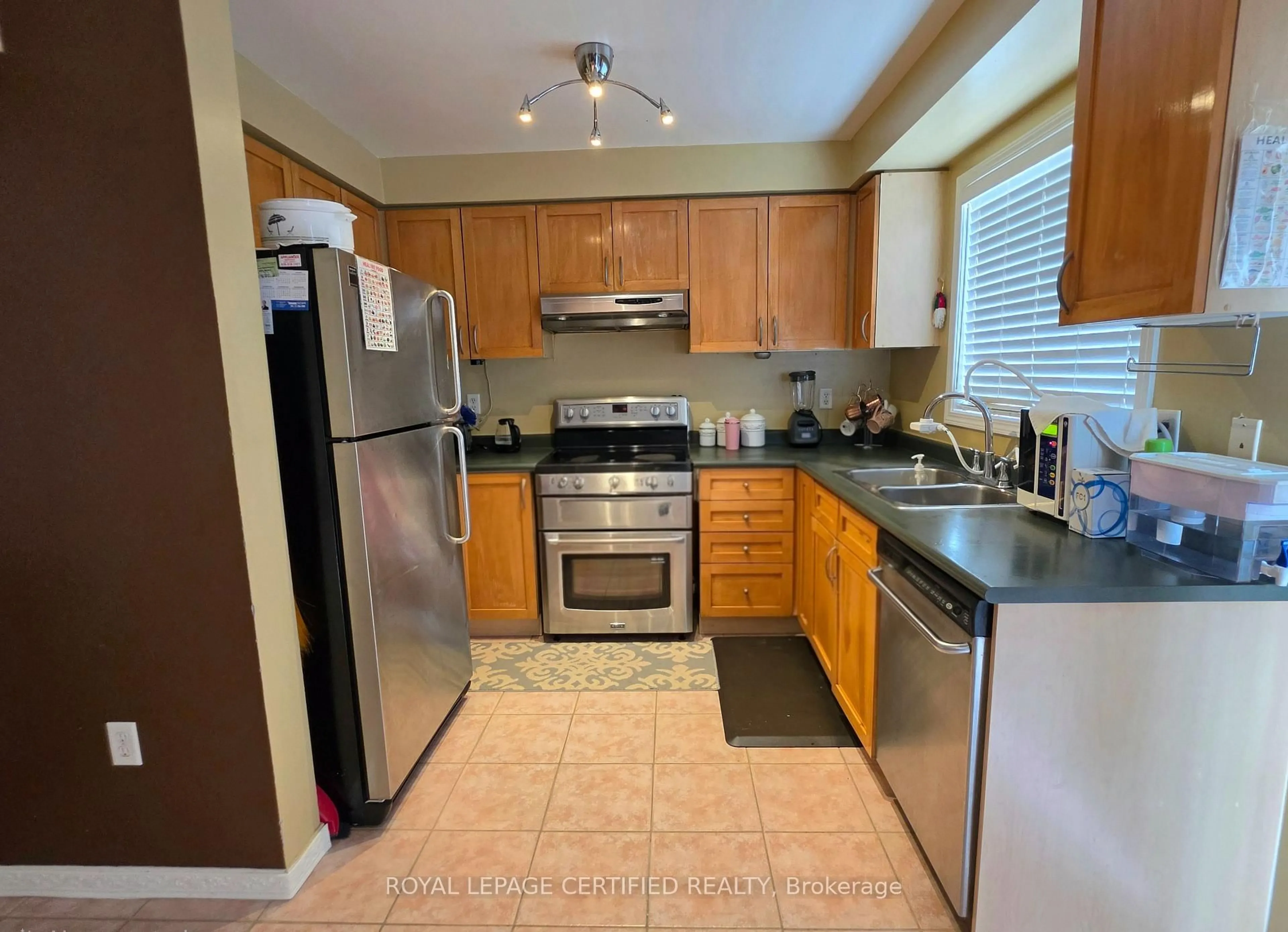Standard kitchen, unknown for 7 Penn Dr, Brampton Ontario L7A 1P5