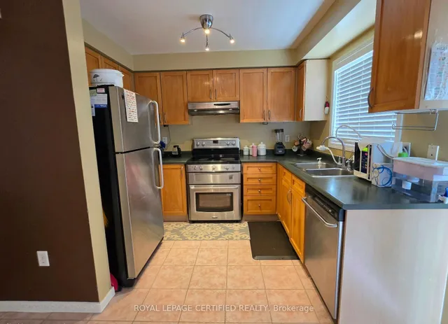 7 Penn Dr, Brampton 4