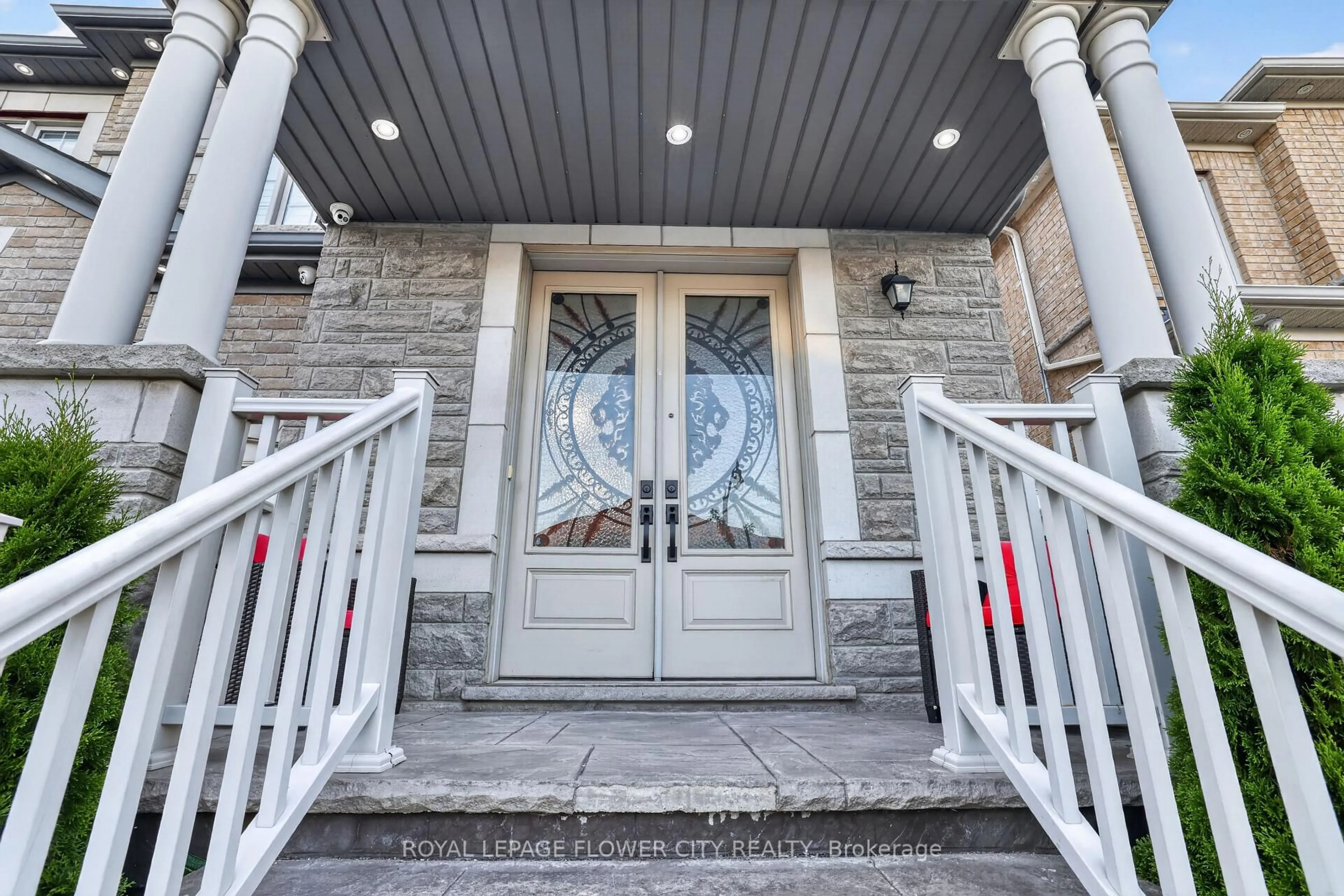 Indoor entryway for 85 Ebury Dr, Brampton Ontario L6X 0E6
