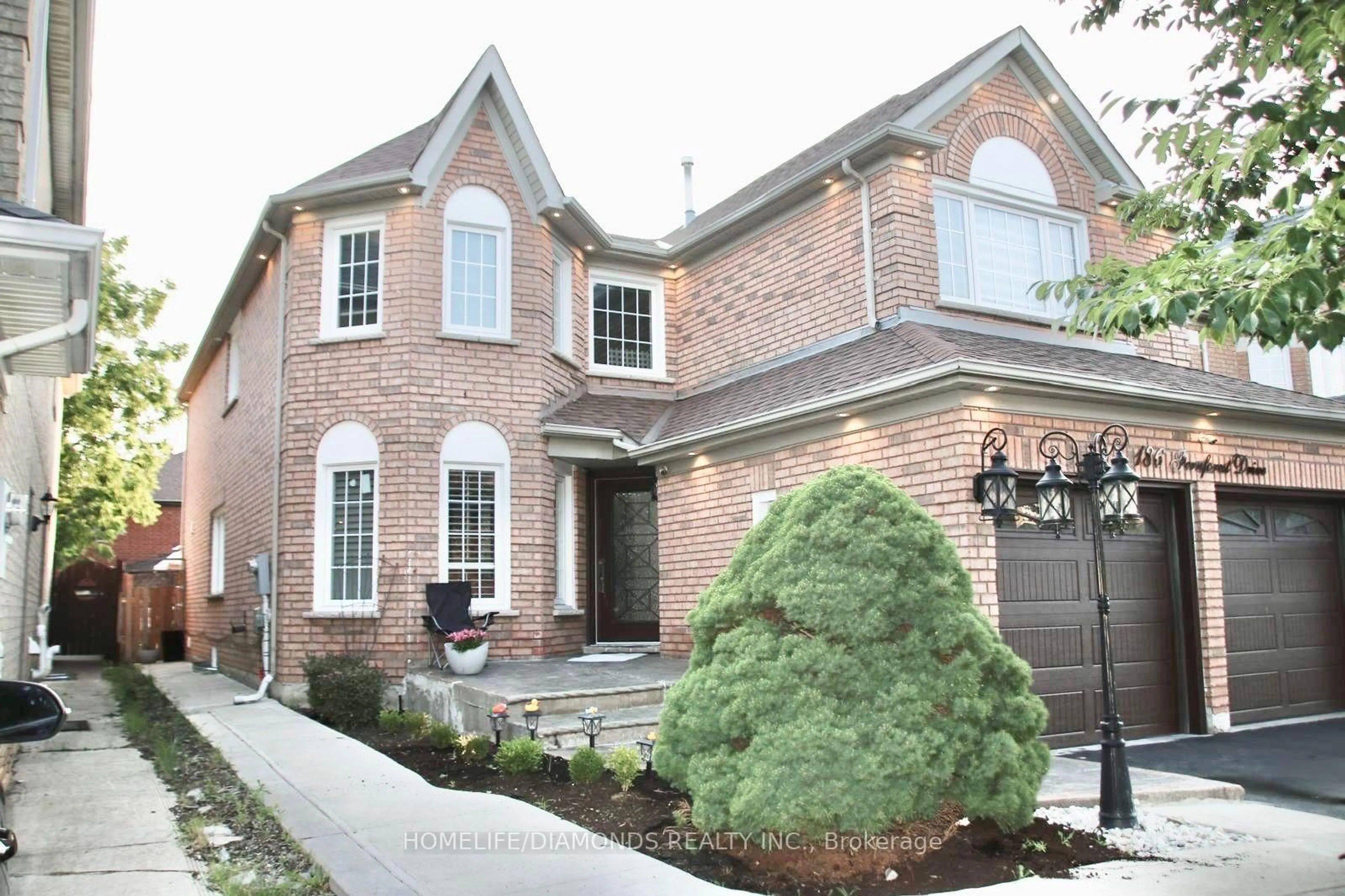 Home with brick exterior material, street for 186 FERNFOREST Dr, Brampton Ontario L6R 1T7