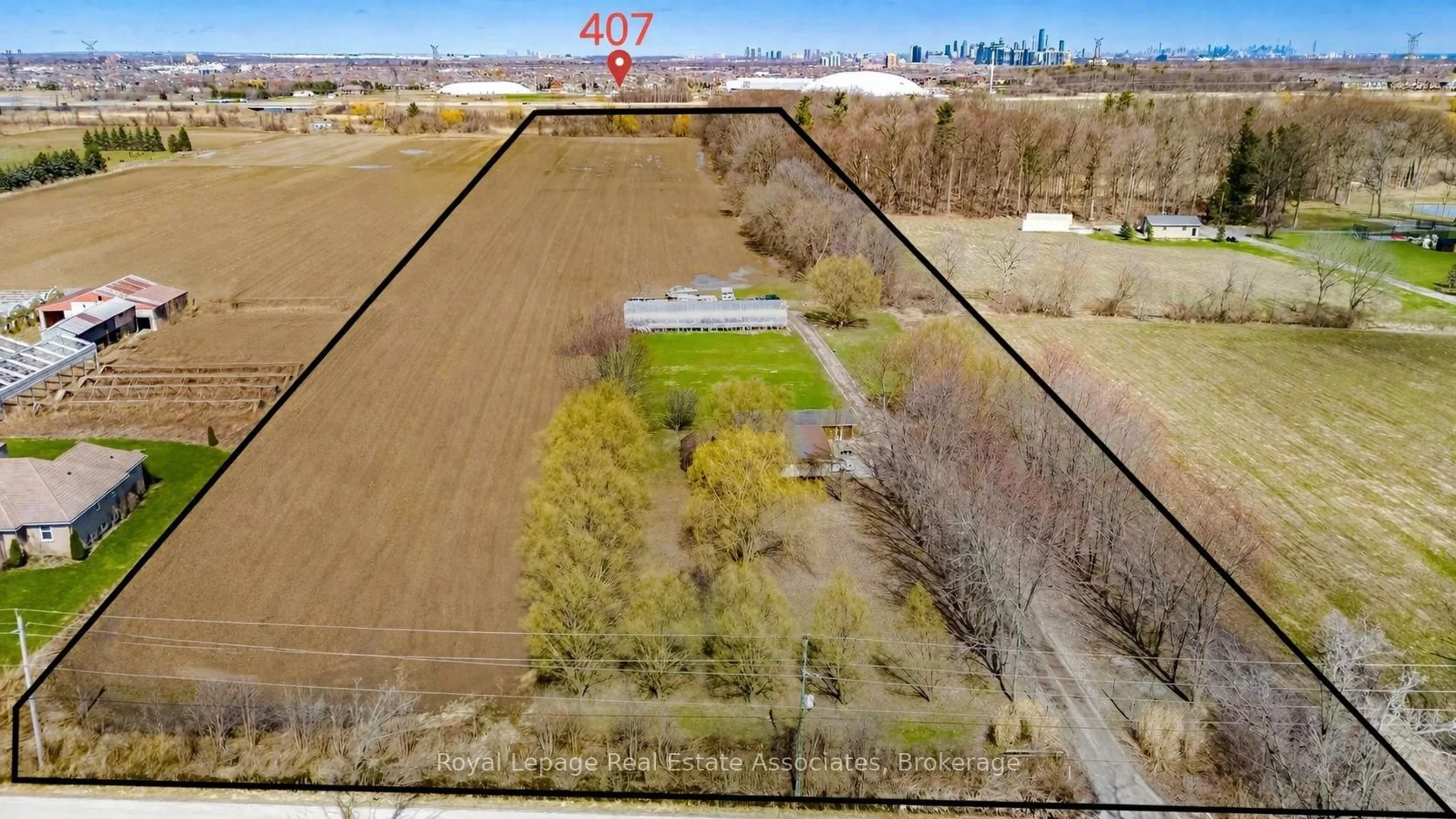 A pic from outside/outdoor area/front of a property/back of a property/a pic from drone, building for 5327 Eighth Line, Milton Ontario L0P 1E0