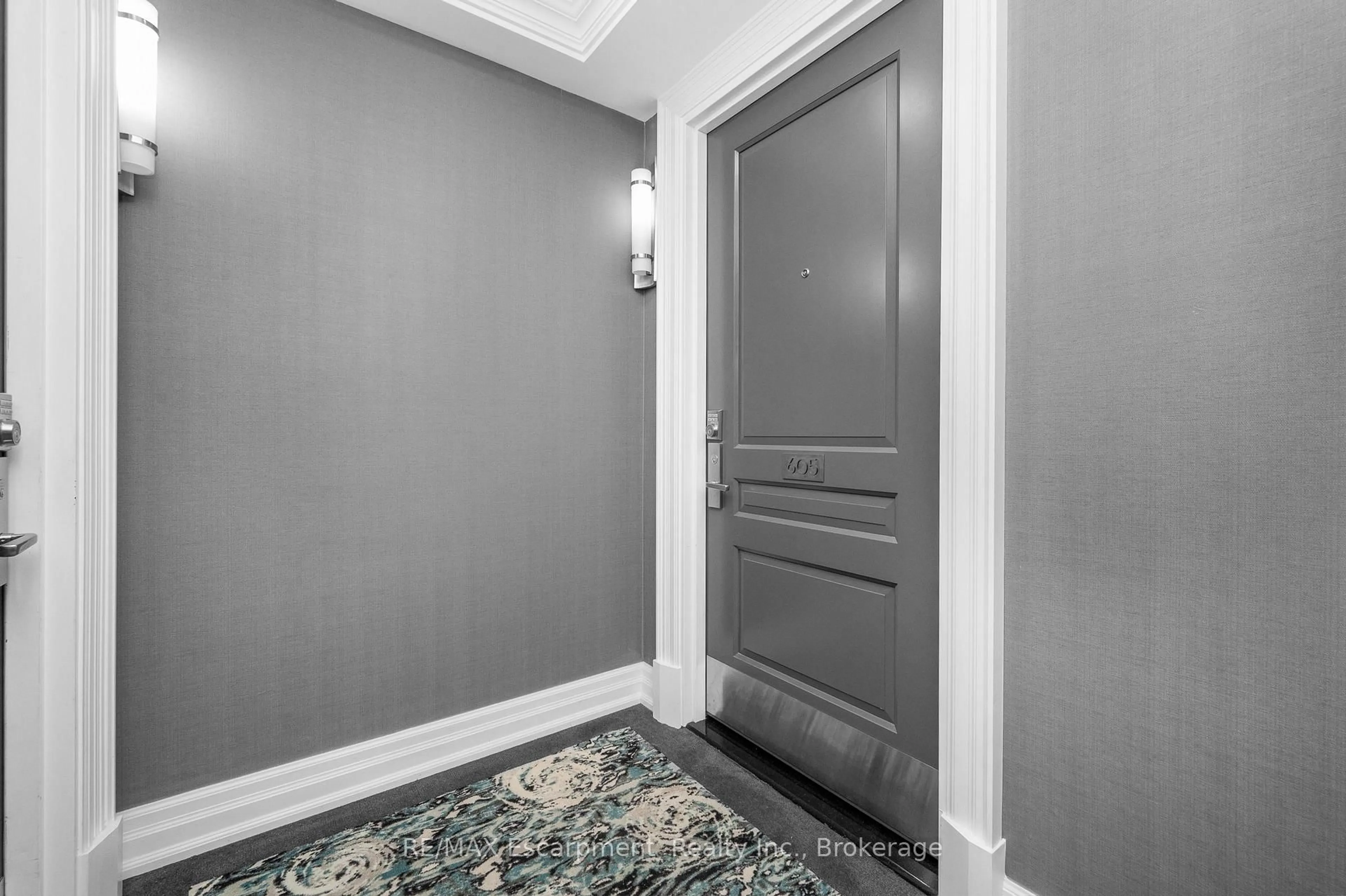Indoor entryway for 2060 Lakeshore Rd #605, Burlington Ontario L7R 0G2