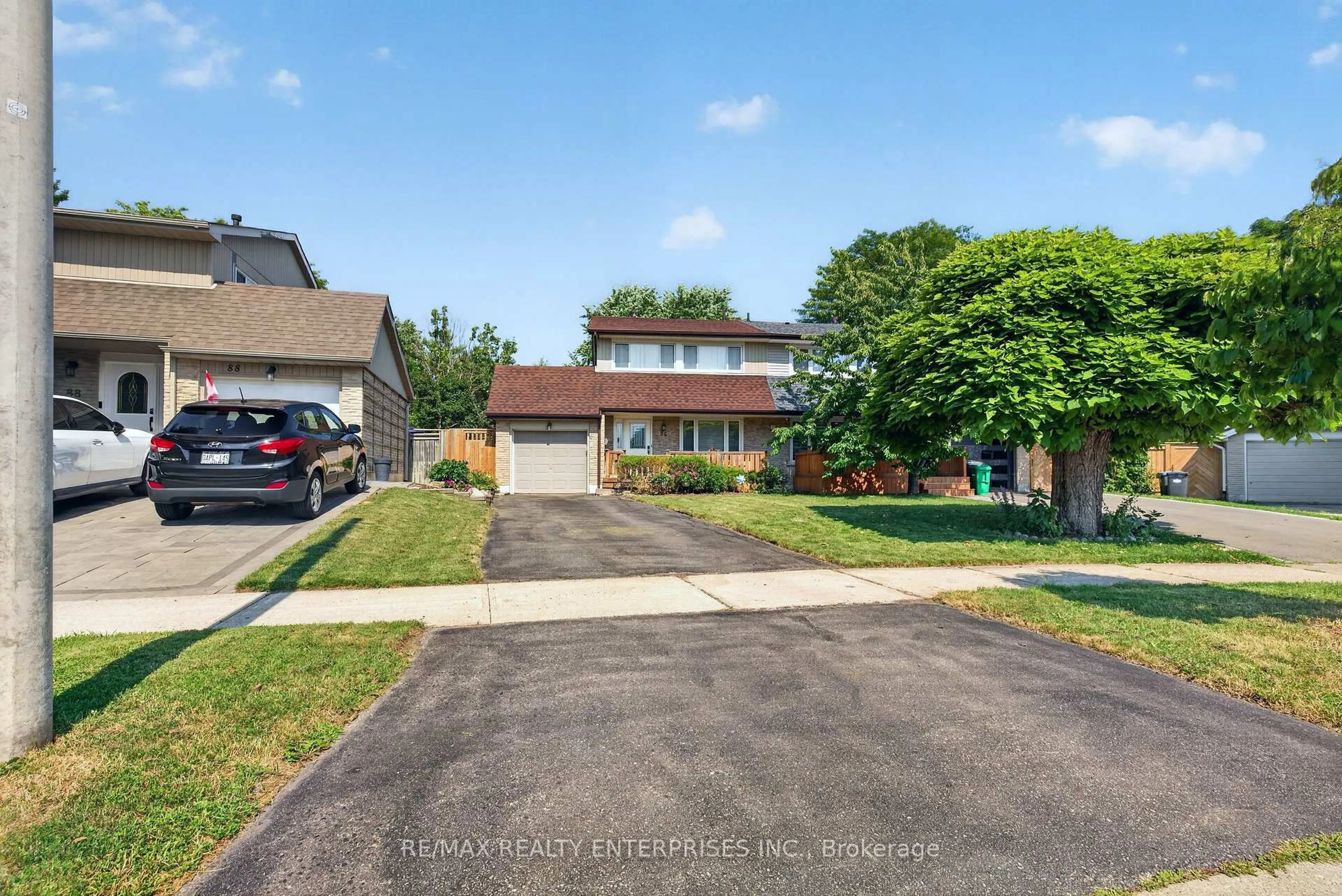 A pic from outside/outdoor area/front of a property/back of a property/a pic from drone, street for 86 Bow River Cres, Mississauga Ontario L5N 1J2