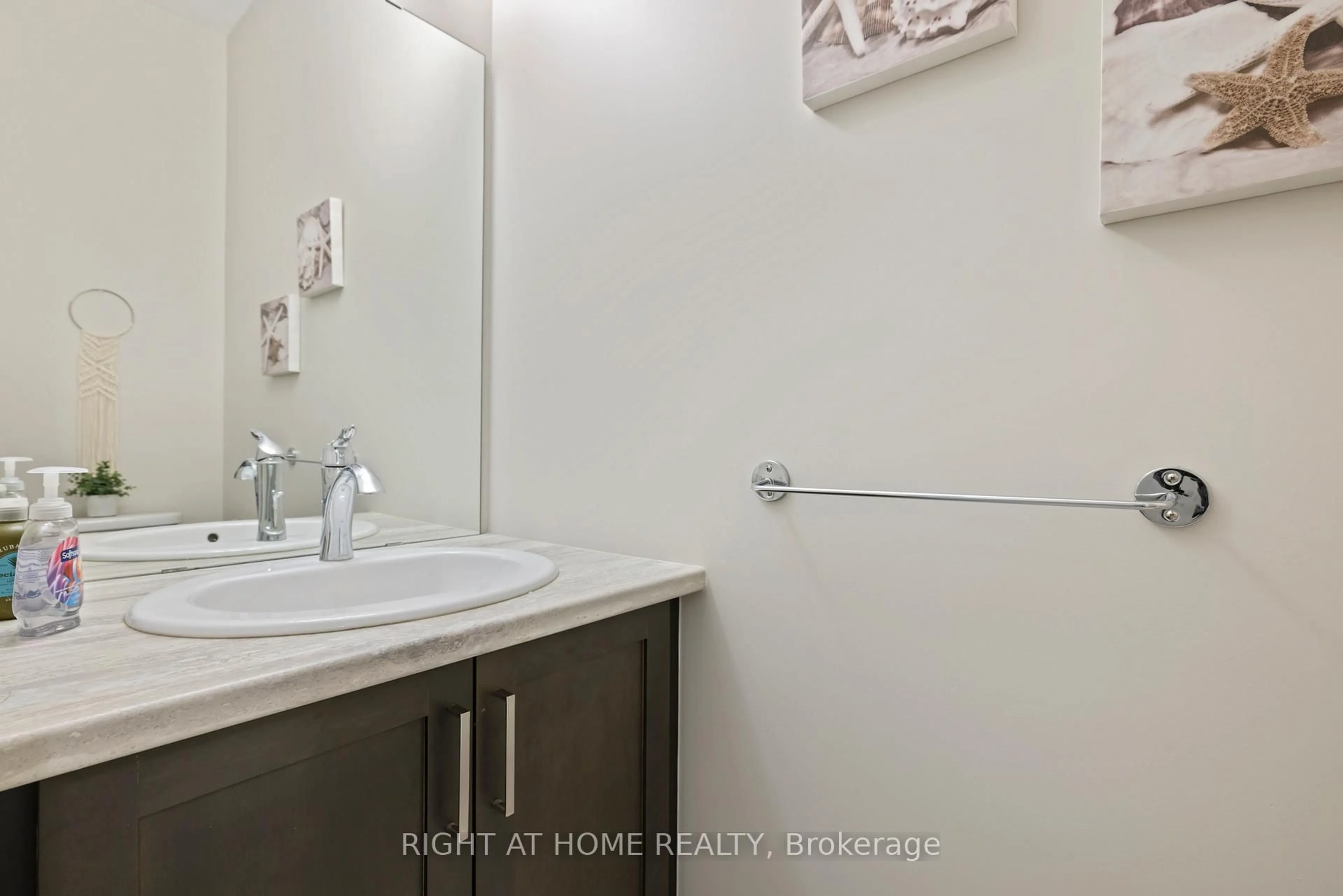 Standard bathroom, unknown for 445 Ontario St #56, Milton Ontario L3Y 2K6