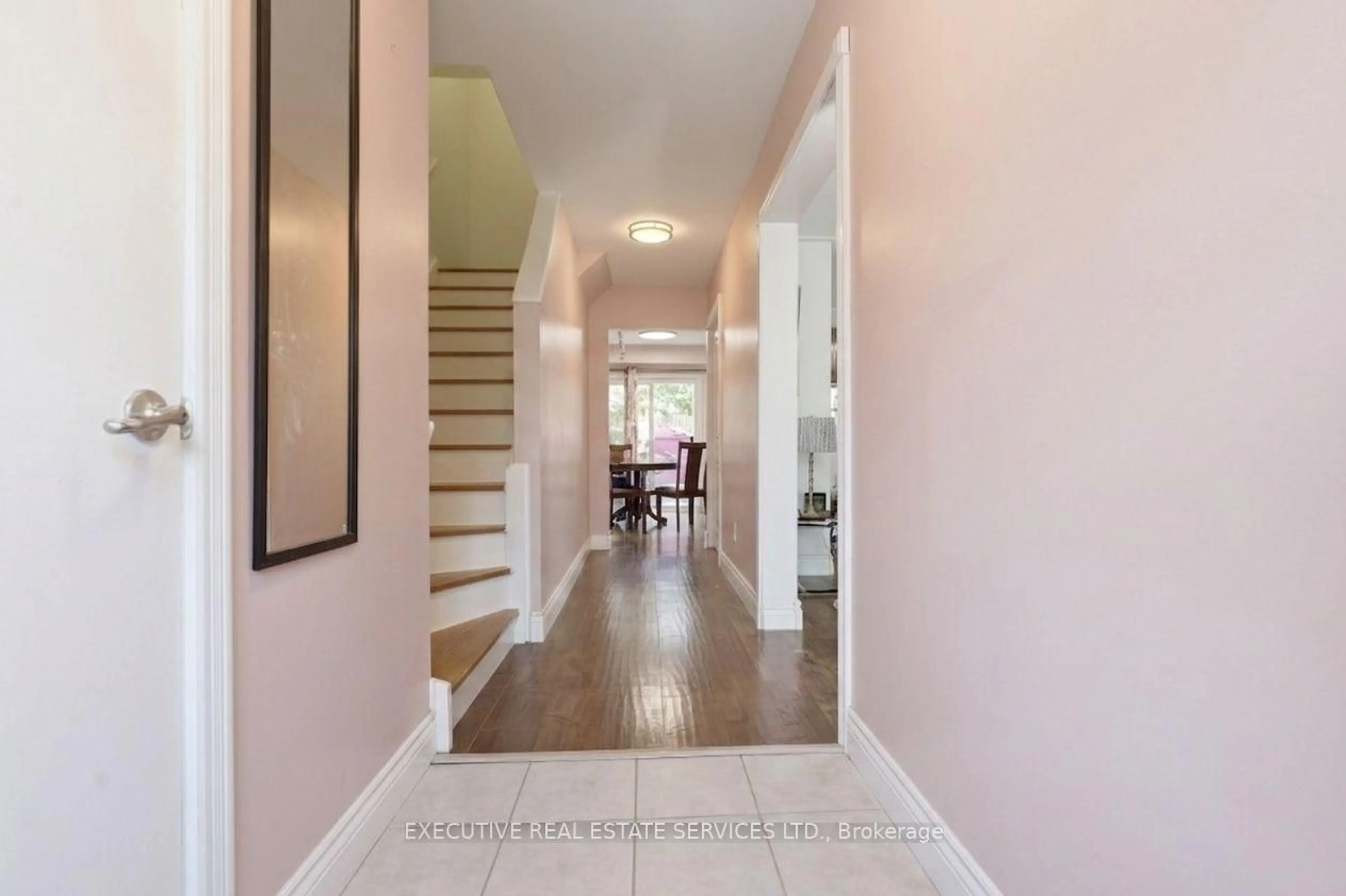 Indoor entryway for 60 Chipwood Cres, Brampton Ontario L6V 2E5