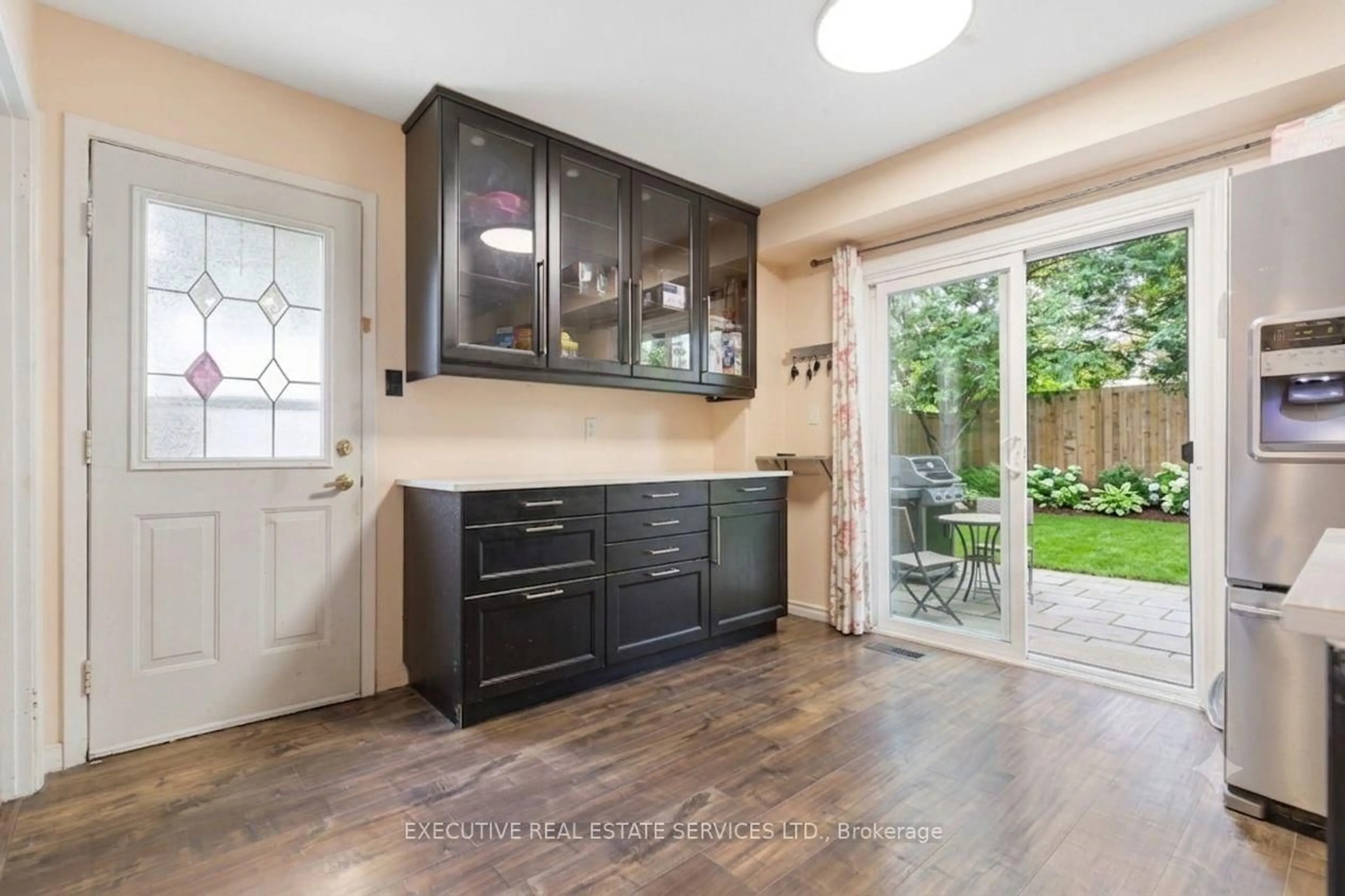 Open concept kitchen, unknown for 60 Chipwood Cres, Brampton Ontario L6V 2E5