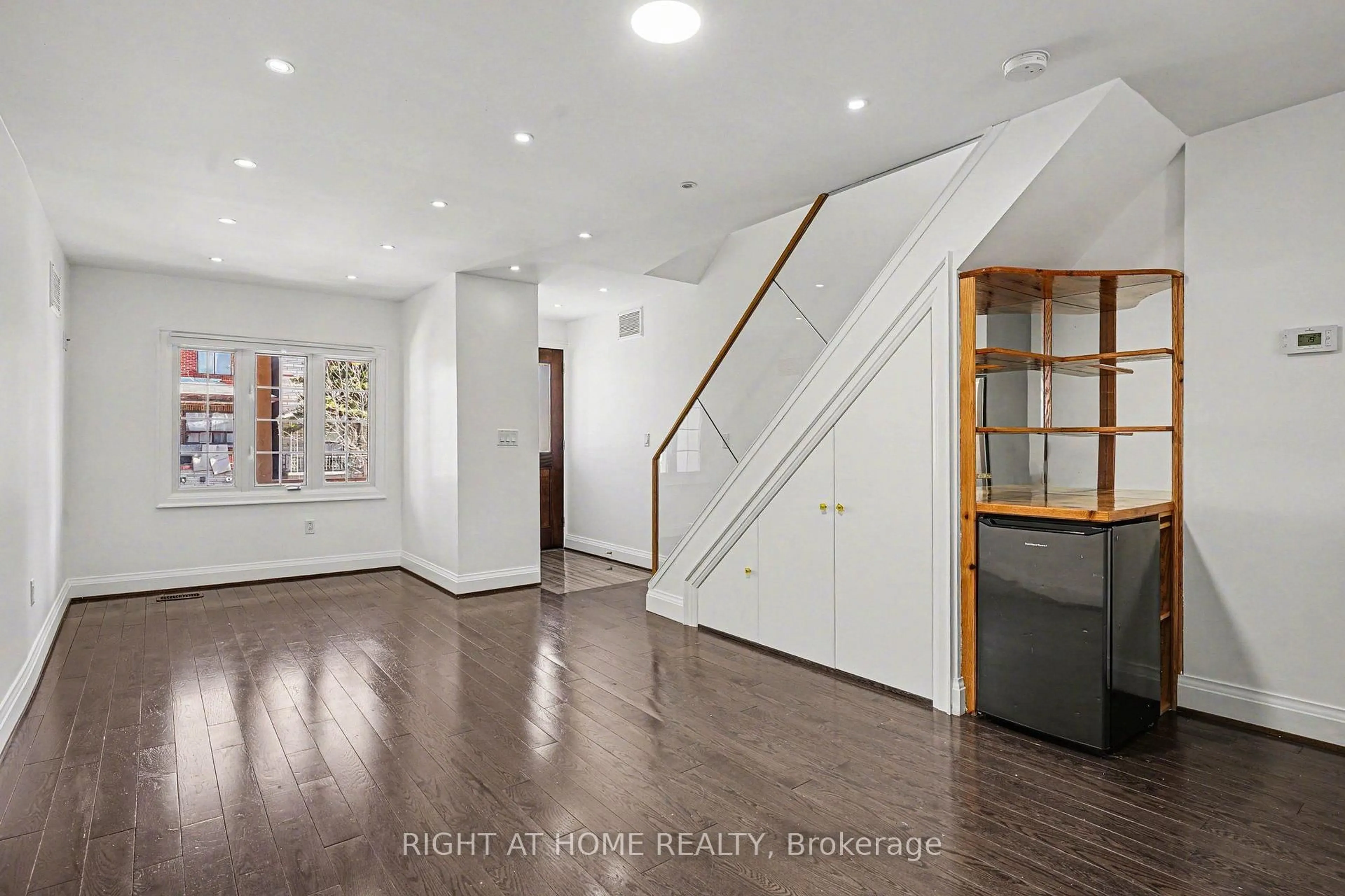Unknown for 174 Rosethorn Ave, Toronto Ontario M6N 3L4