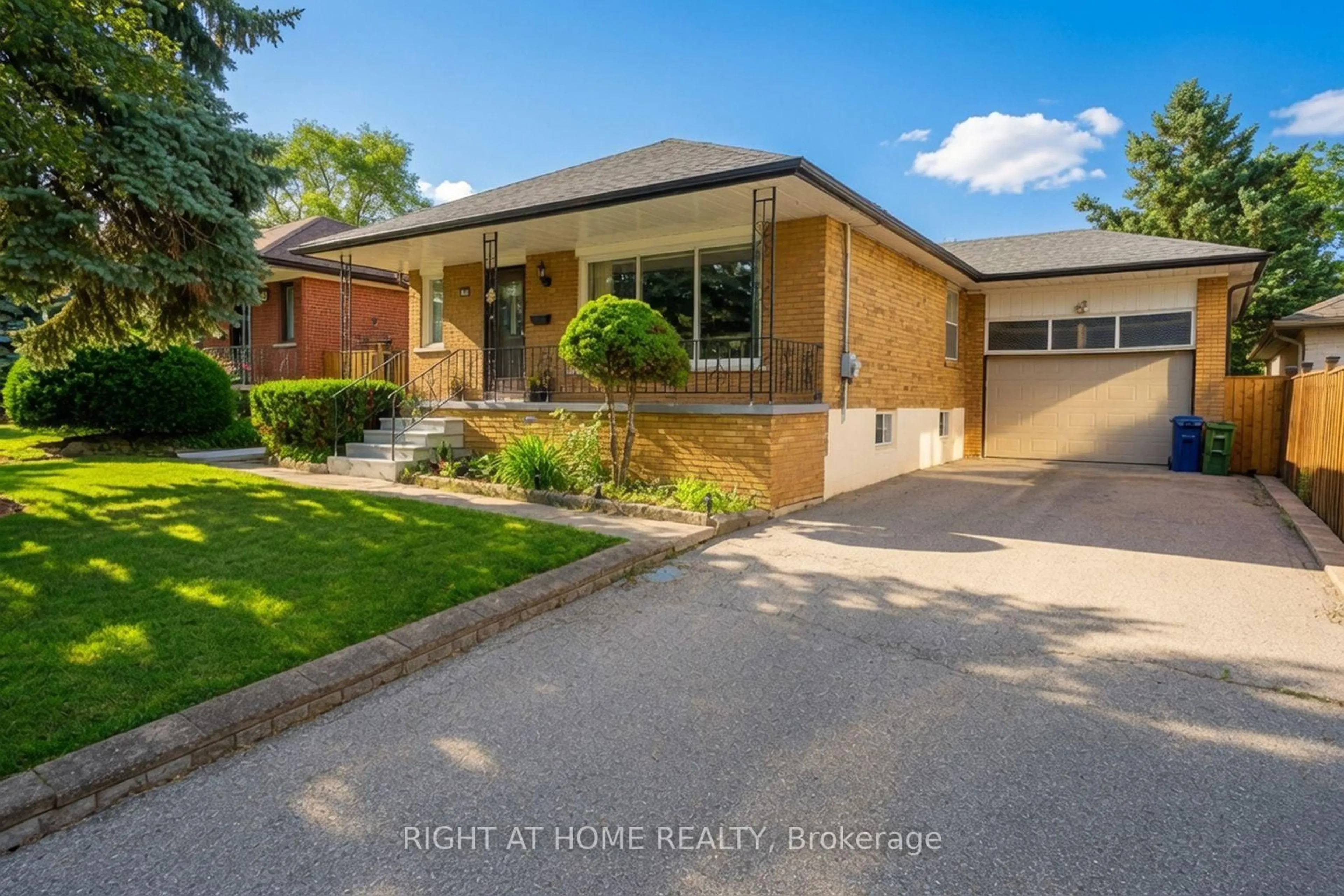 A pic from outside/outdoor area/front of a property/back of a property/a pic from drone, street for 37 Garside Cres, Toronto Ontario M6M 2Z5