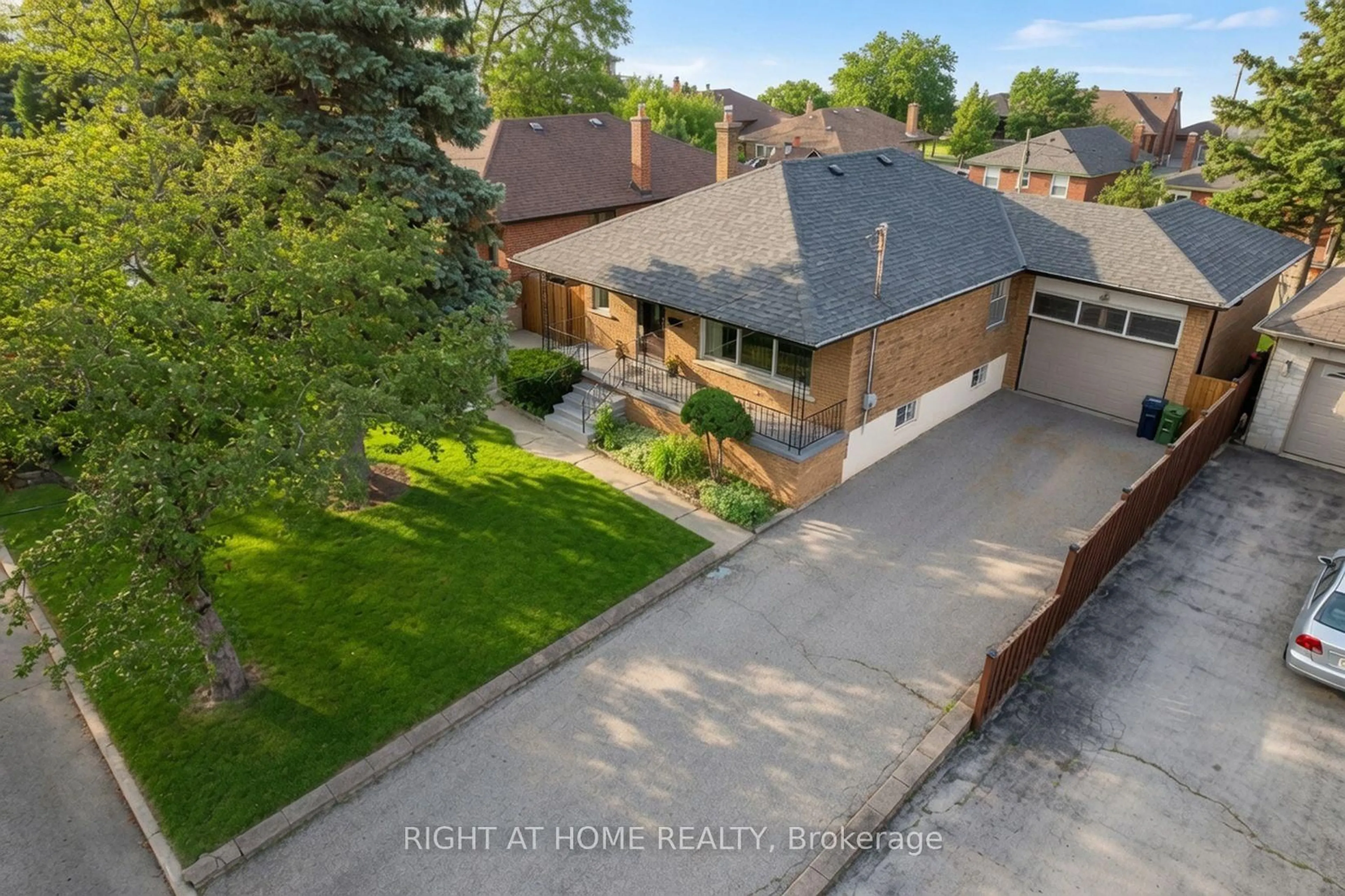 A pic from outside/outdoor area/front of a property/back of a property/a pic from drone, street for 37 Garside Cres, Toronto Ontario M6M 2Z5