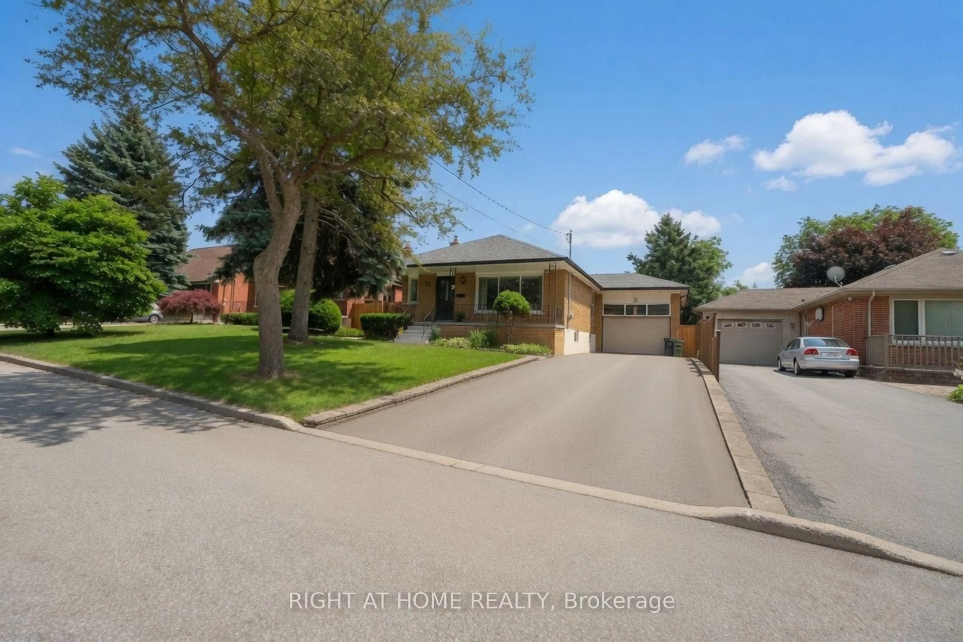 A pic from outside/outdoor area/front of a property/back of a property/a pic from drone, street for 37 Garside Cres, Toronto Ontario M6M 2Z5