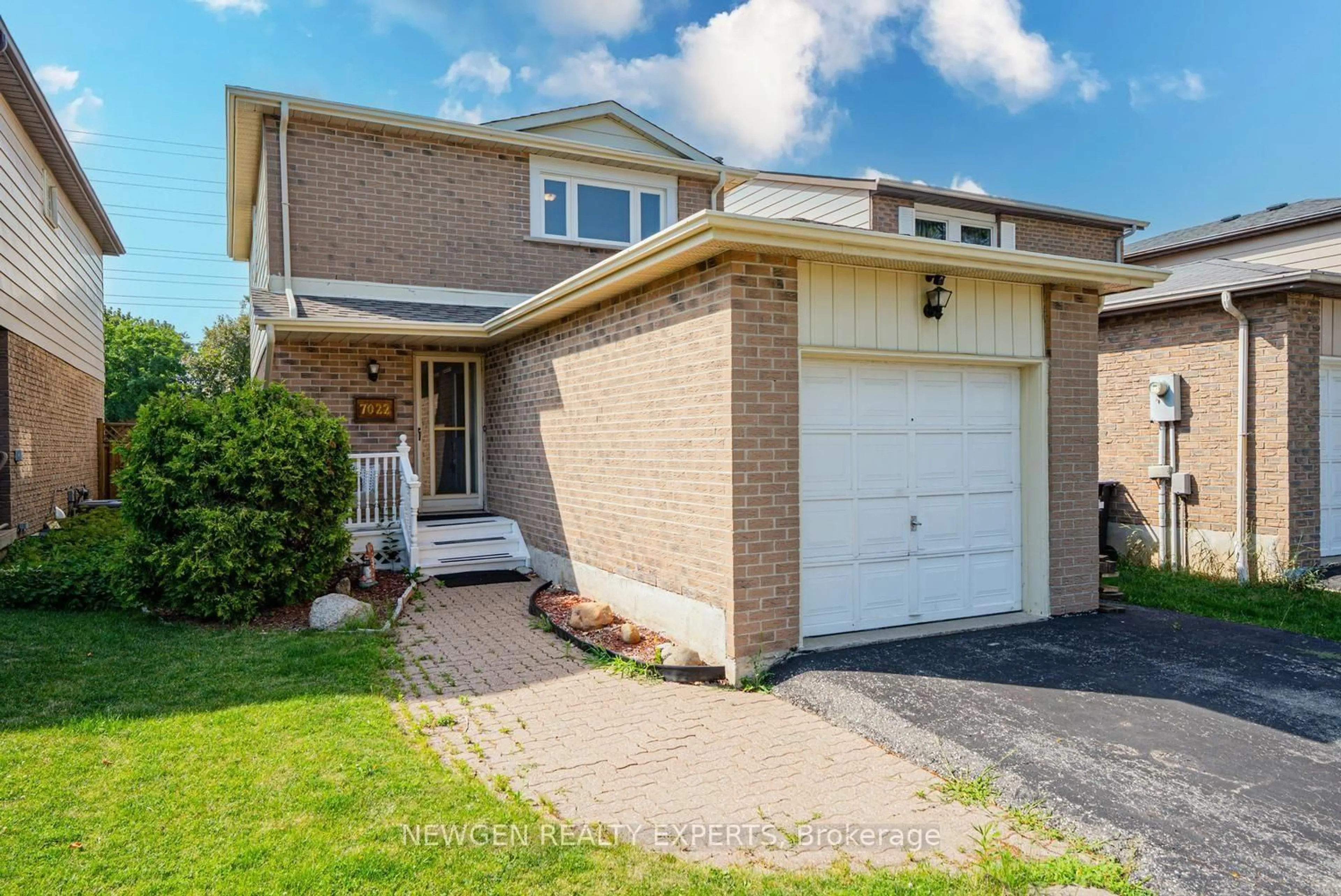 Home with brick exterior material, street for 7022 Cordingley Cres, Mississauga Ontario L5N 4Z5