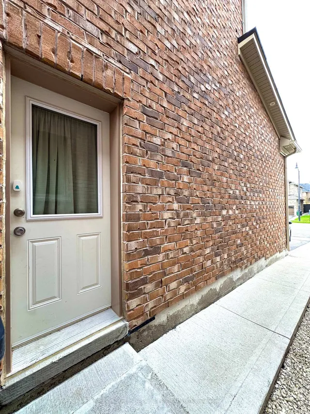 126 Martin Byrne Dr, Brampton 3