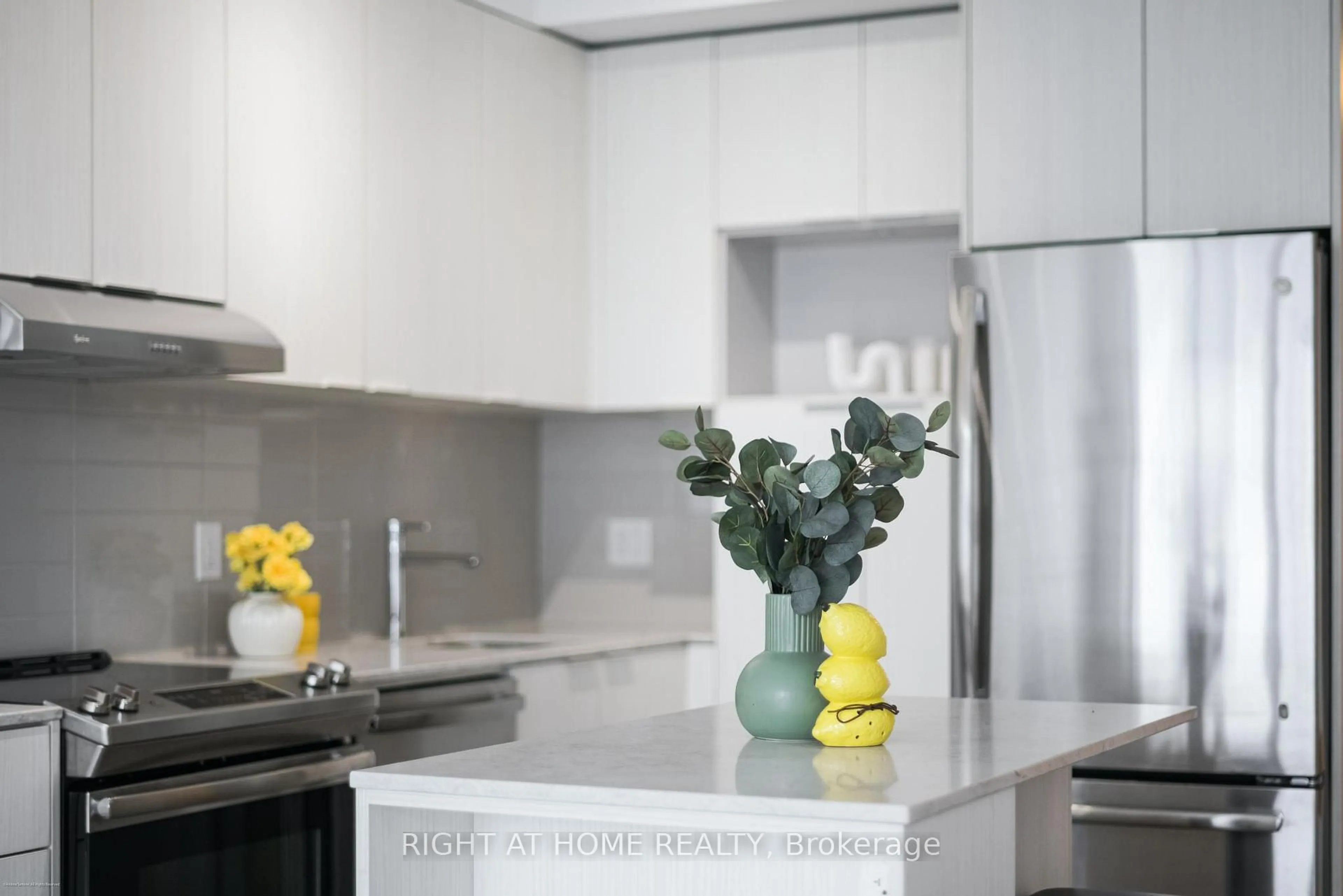 Contemporary kitchen, unknown for 2520 Eglinton Ave #1602, Mississauga Ontario L5M 0Y4