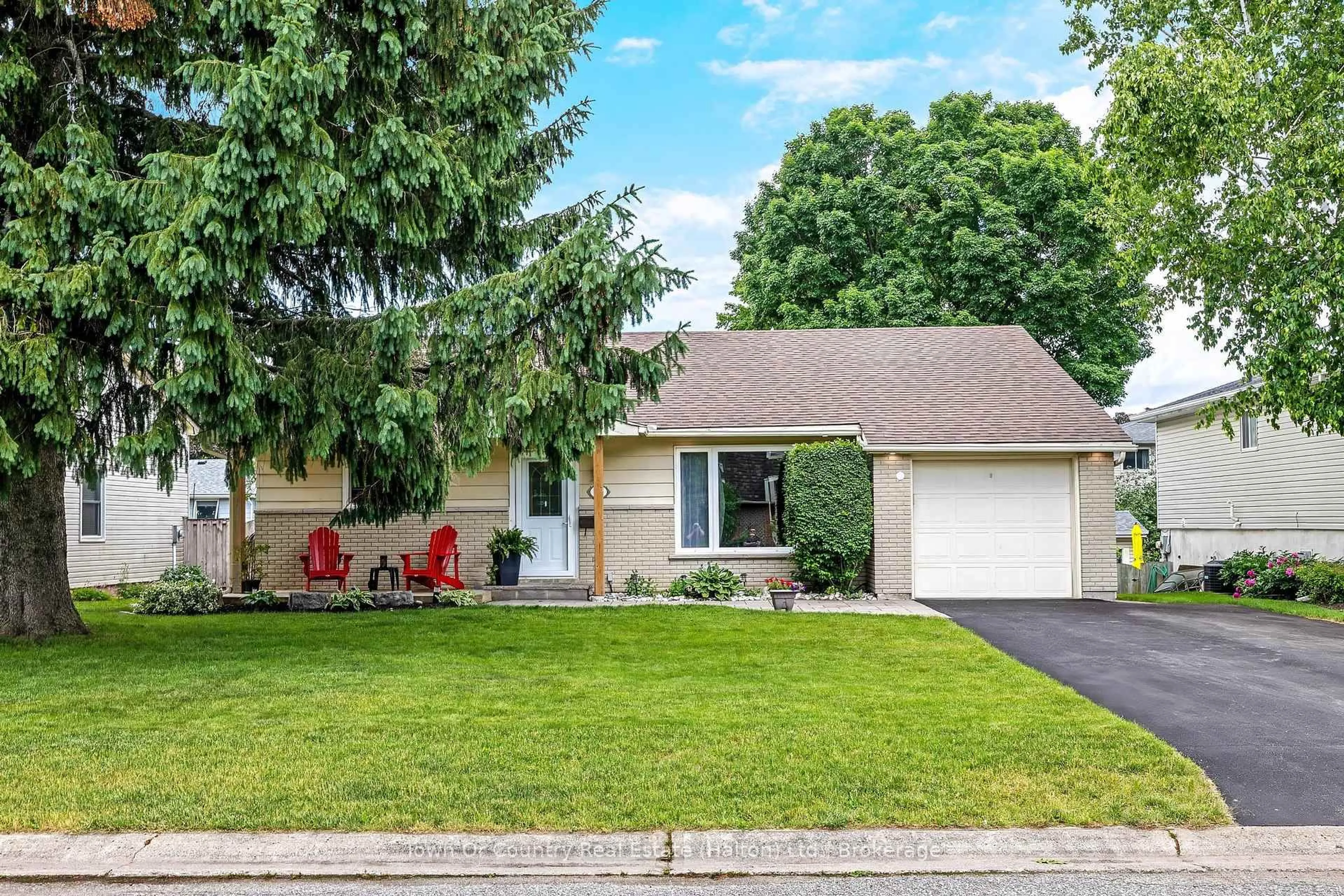 Home with vinyl exterior material, street for 14 Rosemary Rd, Halton Hills Ontario L7J 1E8