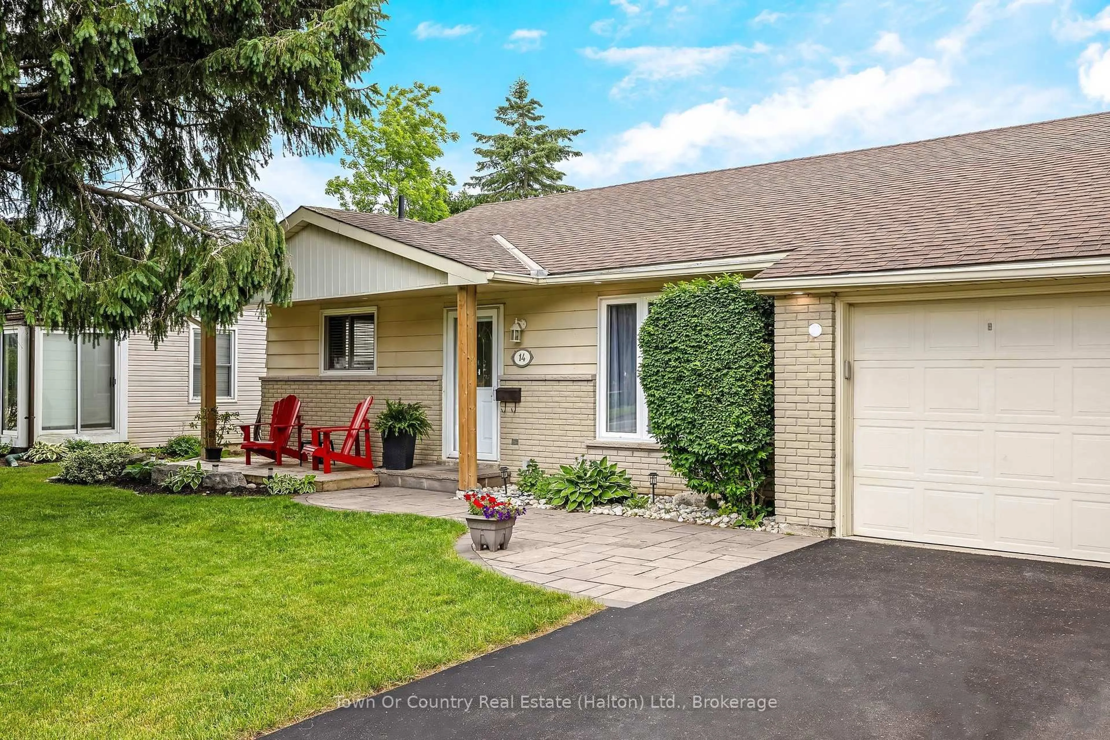 Home with vinyl exterior material, street for 14 Rosemary Rd, Halton Hills Ontario L7J 1E8