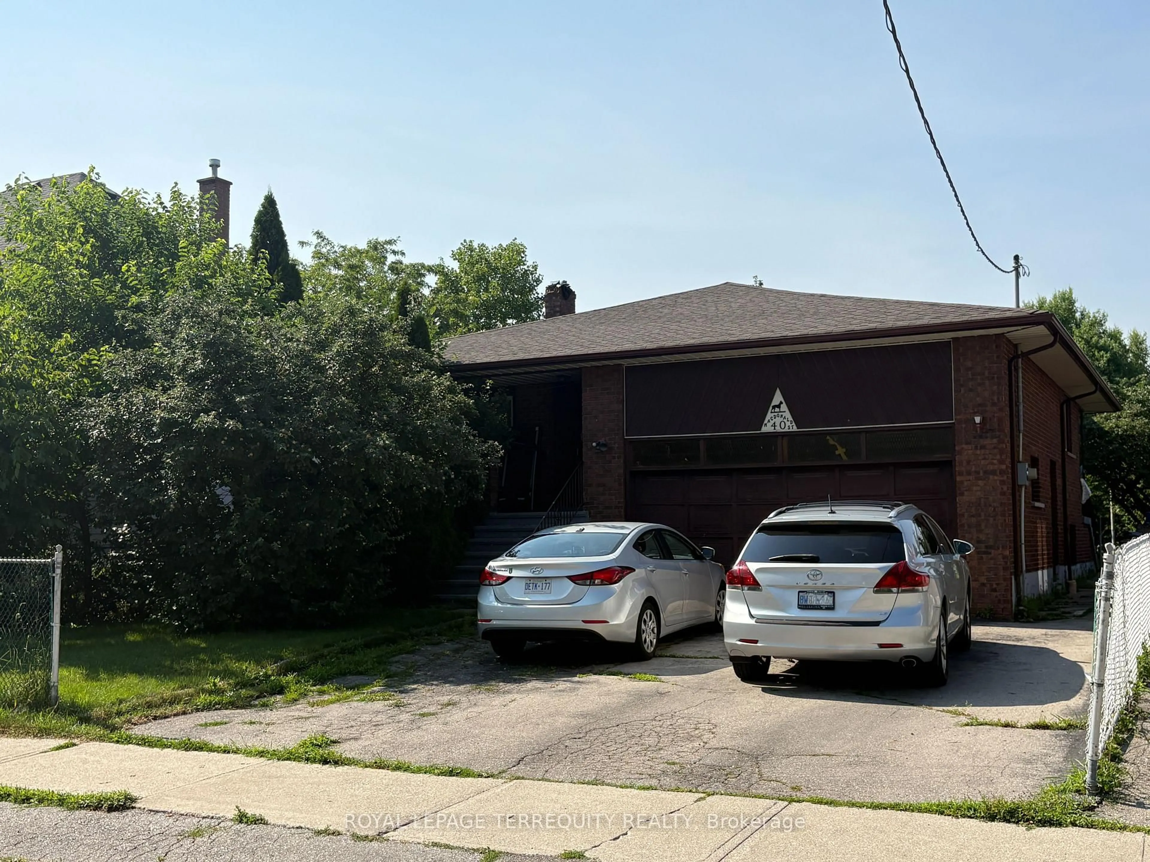 A pic from outside/outdoor area/front of a property/back of a property/a pic from drone, street for 40 MacDonald St, Toronto Ontario M8V 1Y4