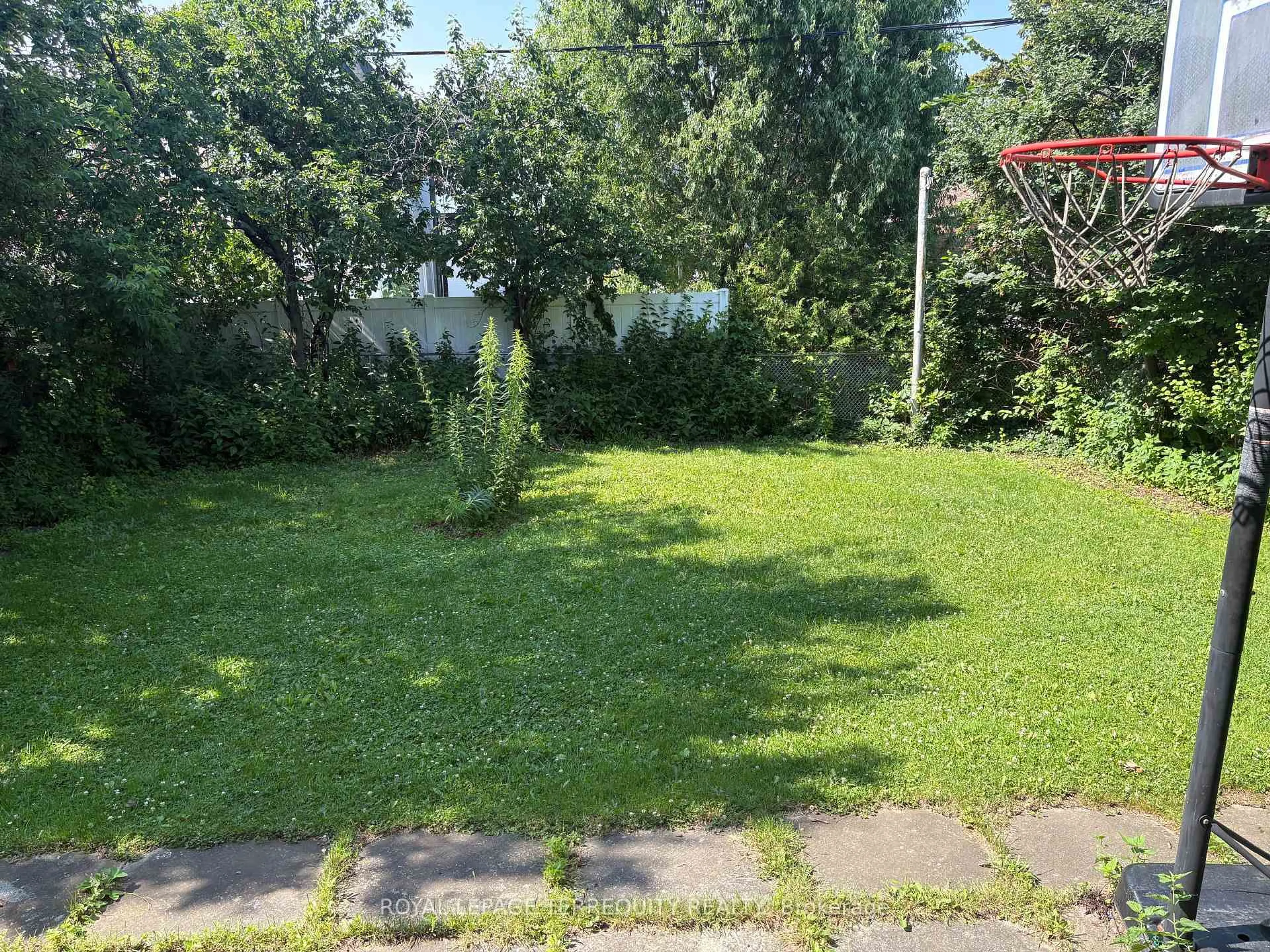 A pic from outside/outdoor area/front of a property/back of a property/a pic from drone, street for 40 MacDonald St, Toronto Ontario M8V 1Y4
