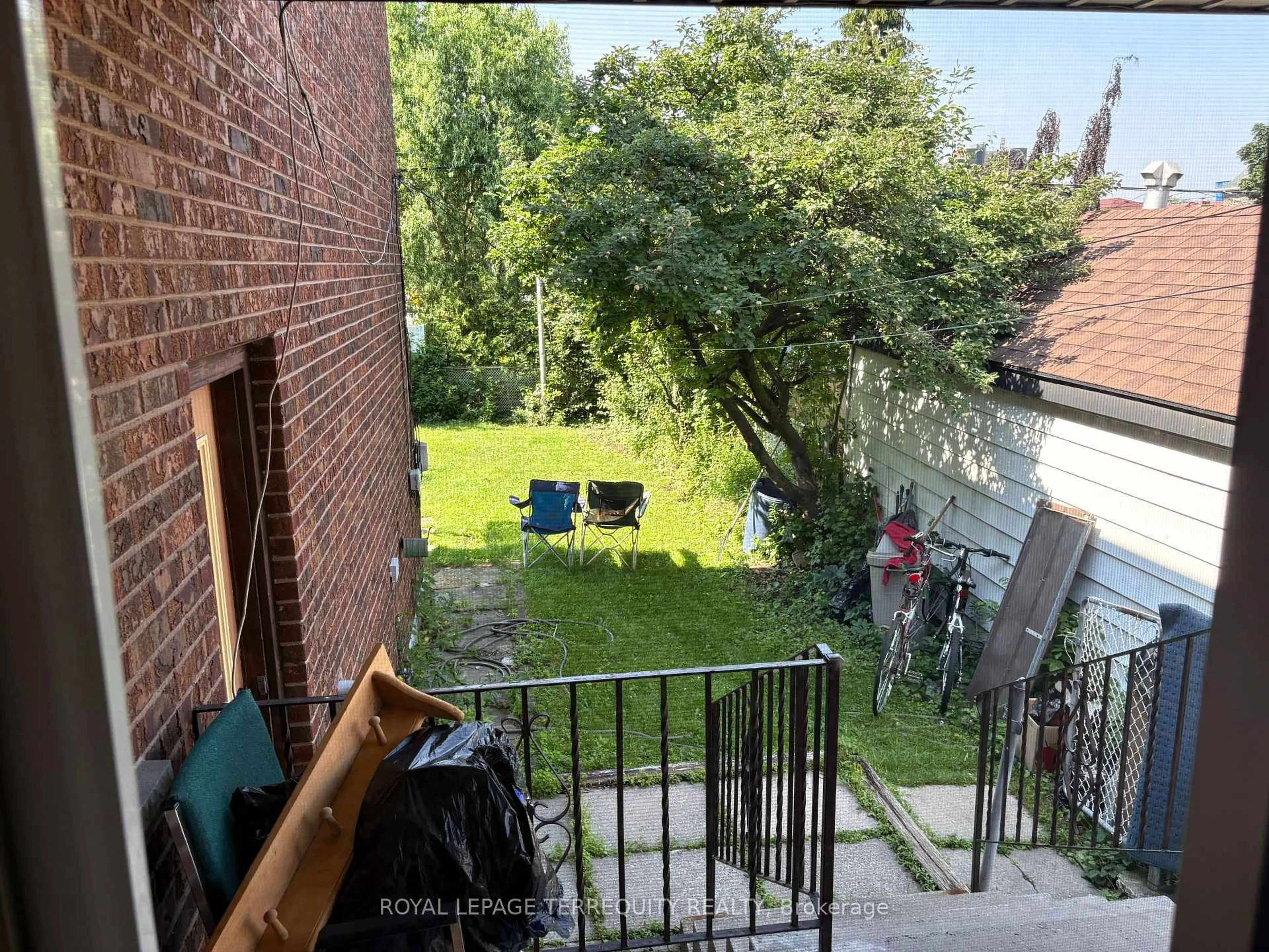 A pic from outside/outdoor area/front of a property/back of a property/a pic from drone, city buildings view from balcony for 40 MacDonald St, Toronto Ontario M8V 1Y4