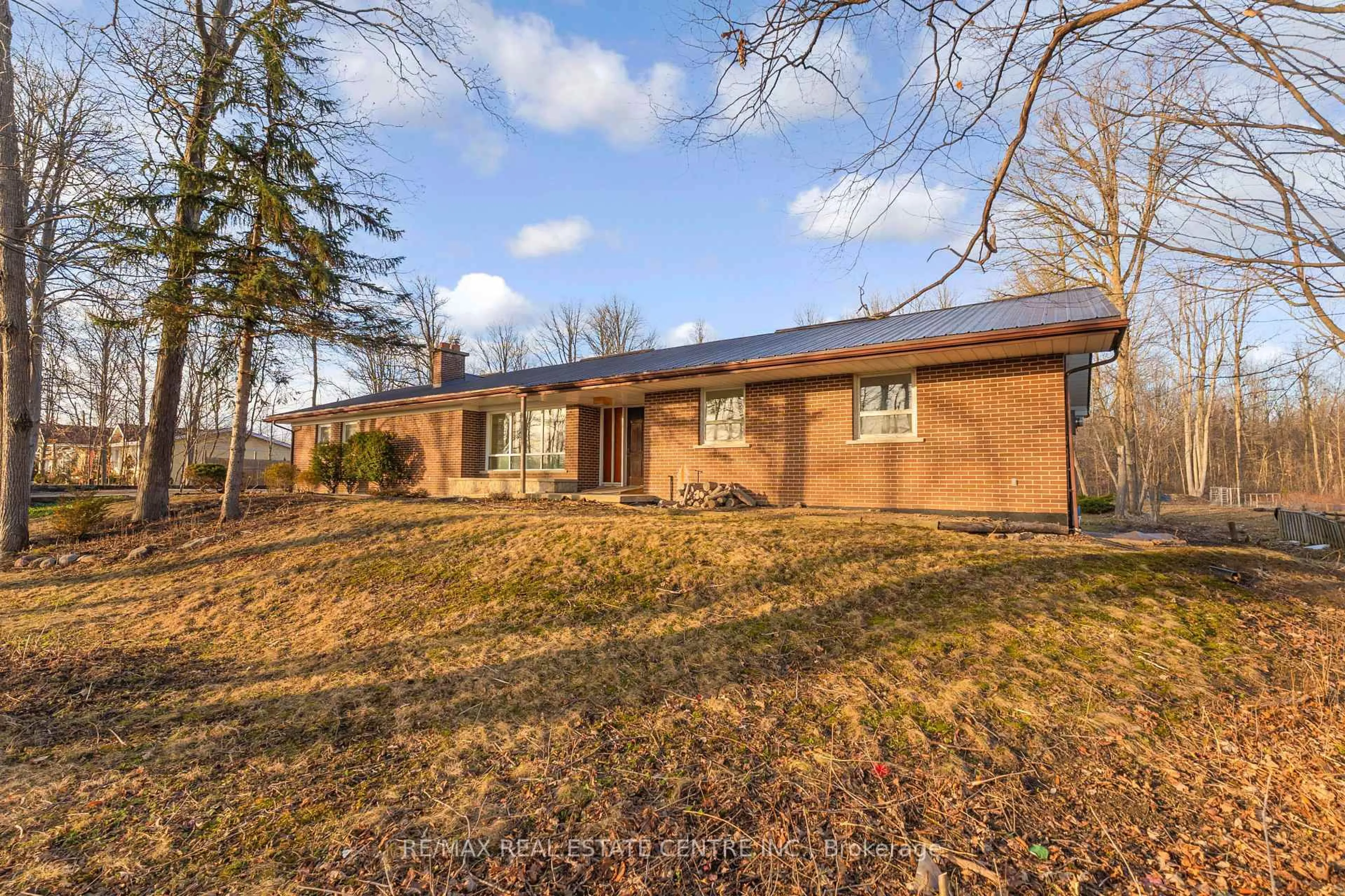 Home with brick exterior material, building for 8449 8th Line, Halton Hills Ontario L7G 4S5