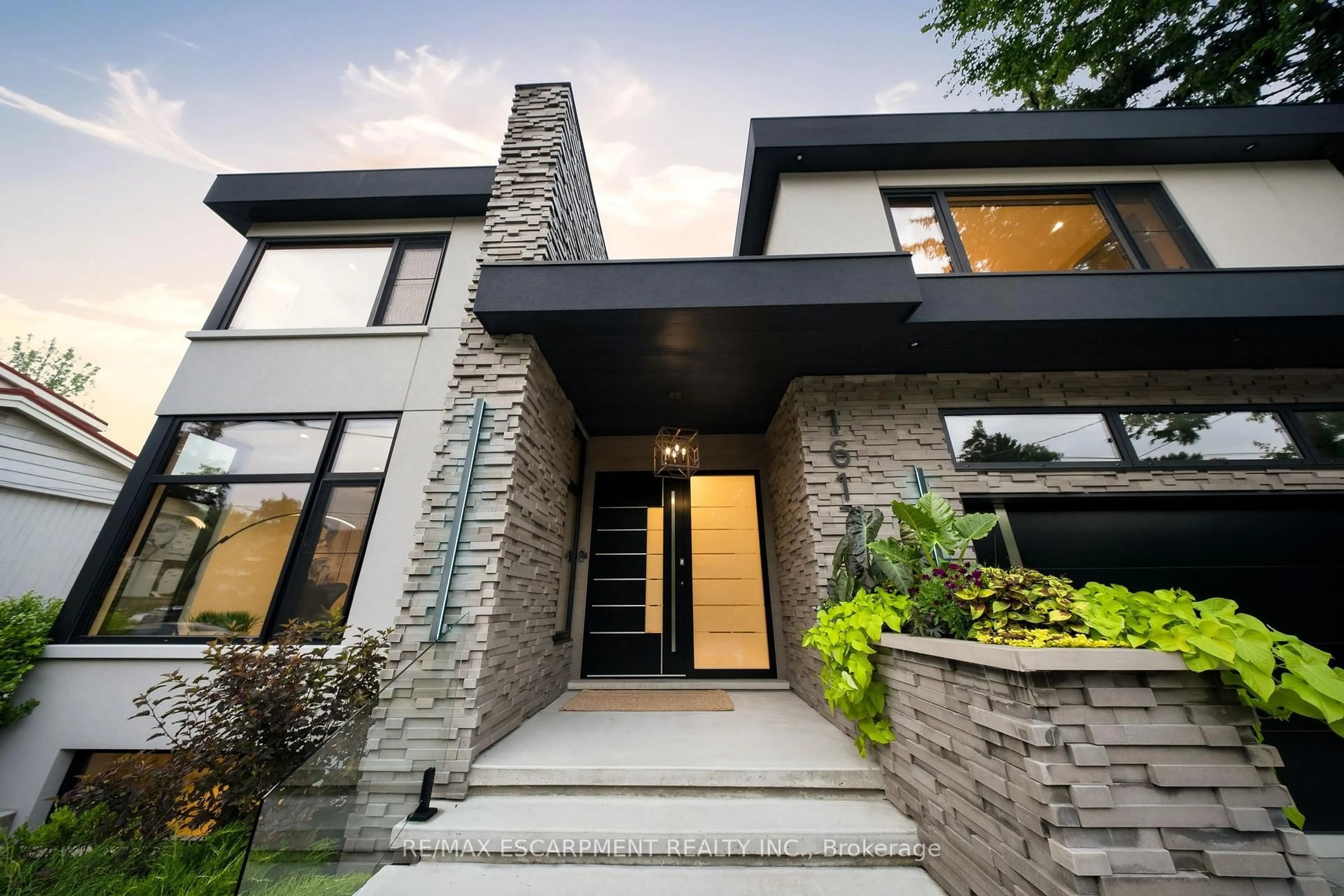 Home with brick exterior material, street for 1617 Trotwood Ave, Mississauga Ontario L5G 3Z8