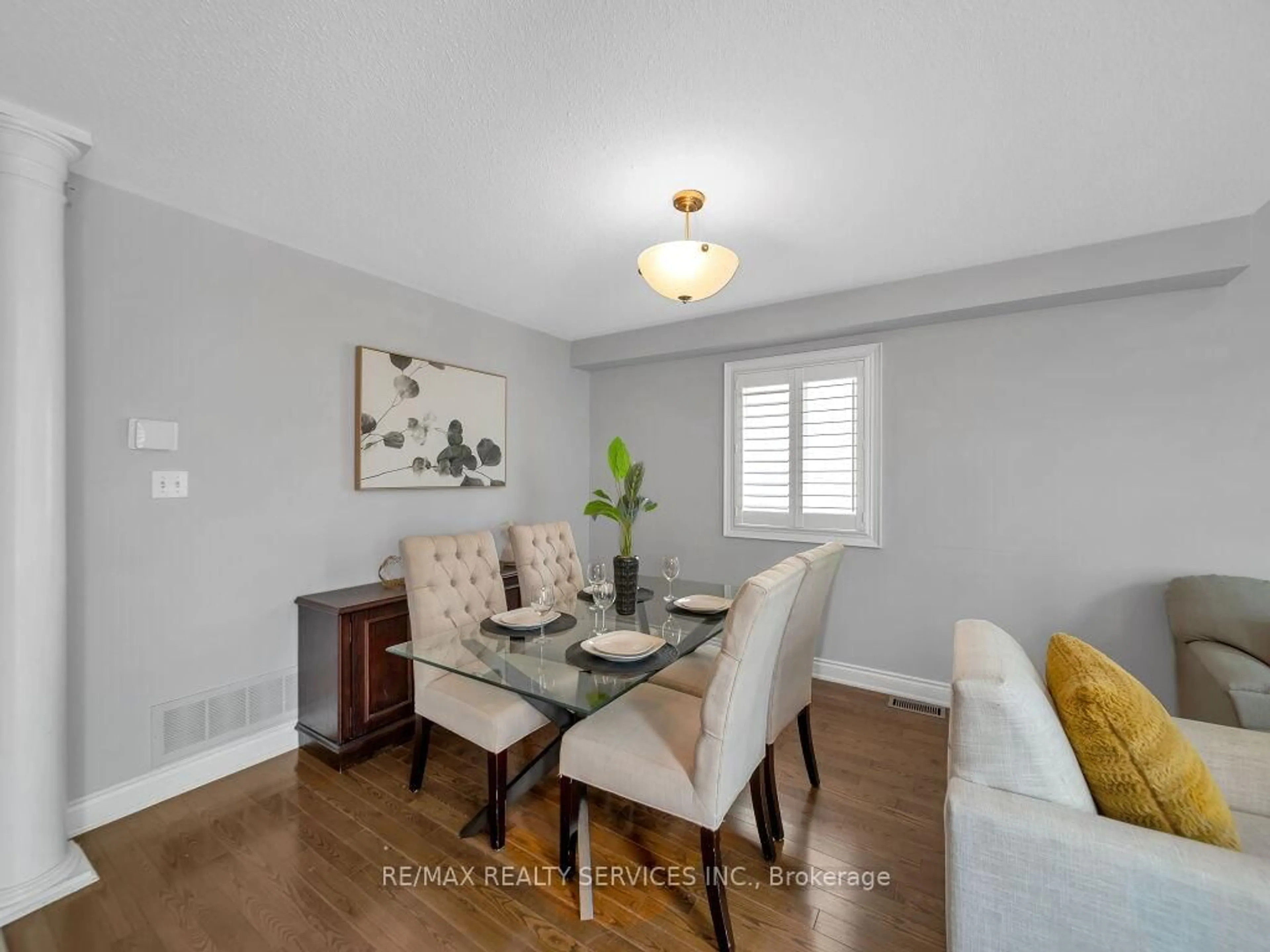 Dining room, wood/laminate floor for 122 Dells Cres, Brampton Ontario L7A 2X1