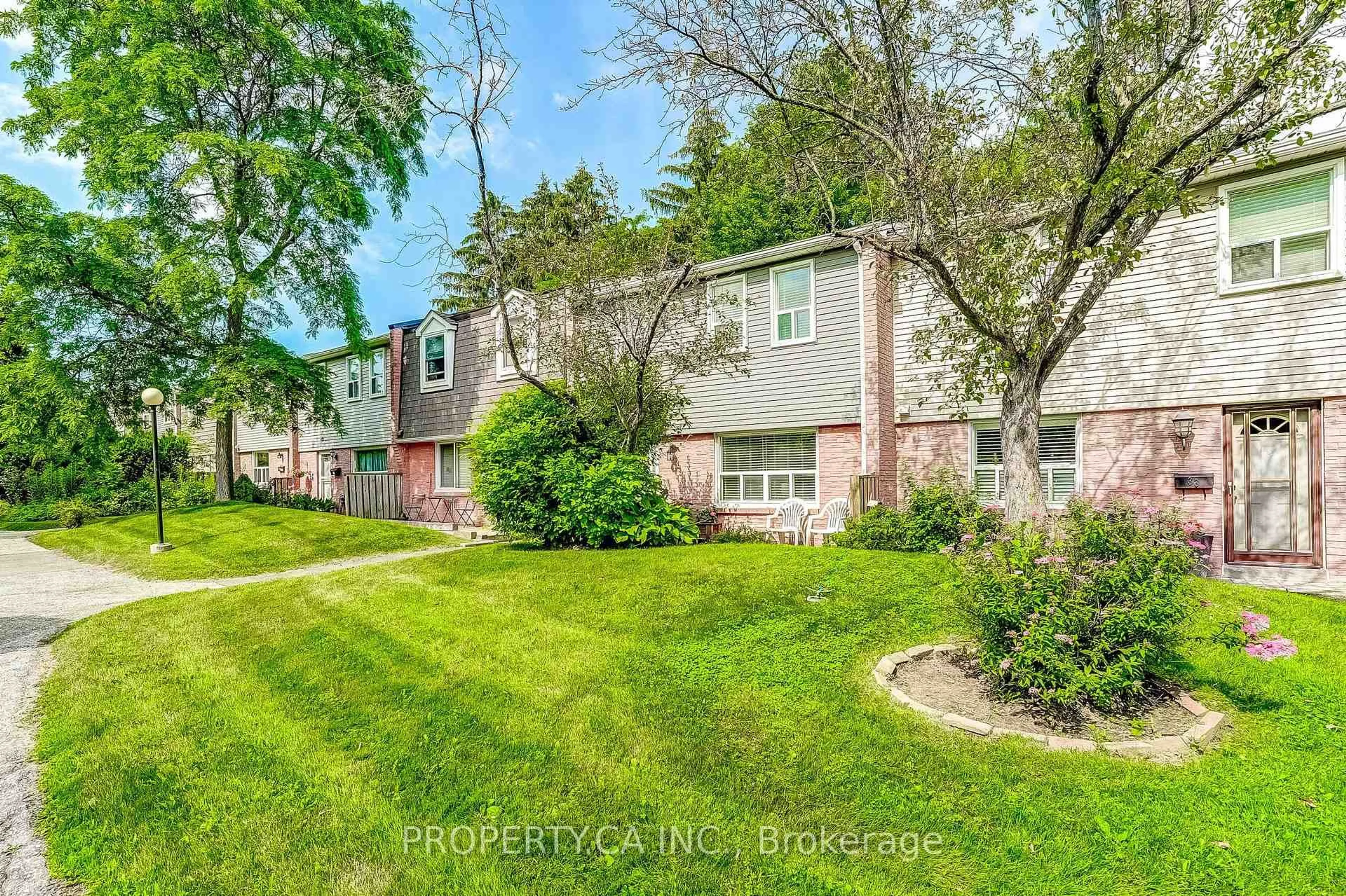 A pic from outside/outdoor area/front of a property/back of a property/a pic from drone, street for 1050 Shawnmarr Rd #32, Mississauga Ontario L5H 3V1