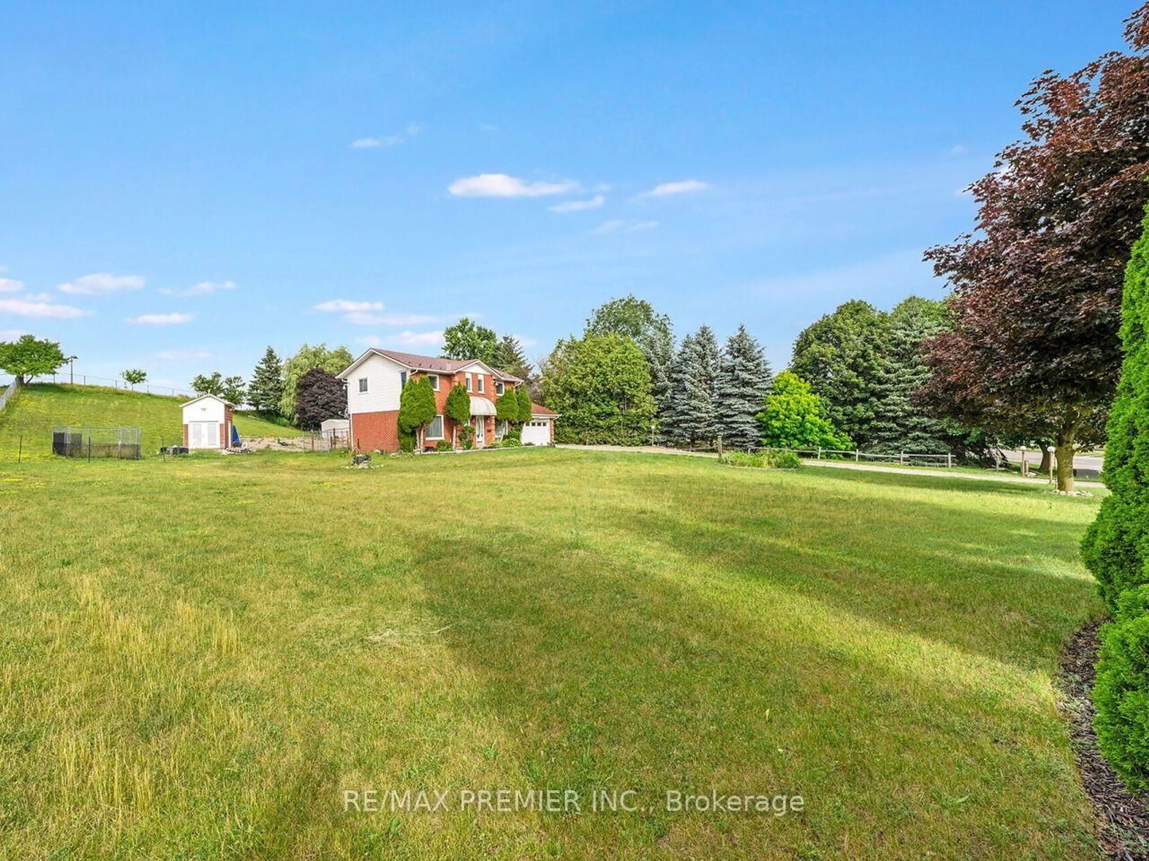 A pic from outside/outdoor area/front of a property/back of a property/a pic from drone, water/lake/river/ocean view for 28 Emeline St, Caledon Ontario L7K 0C7
