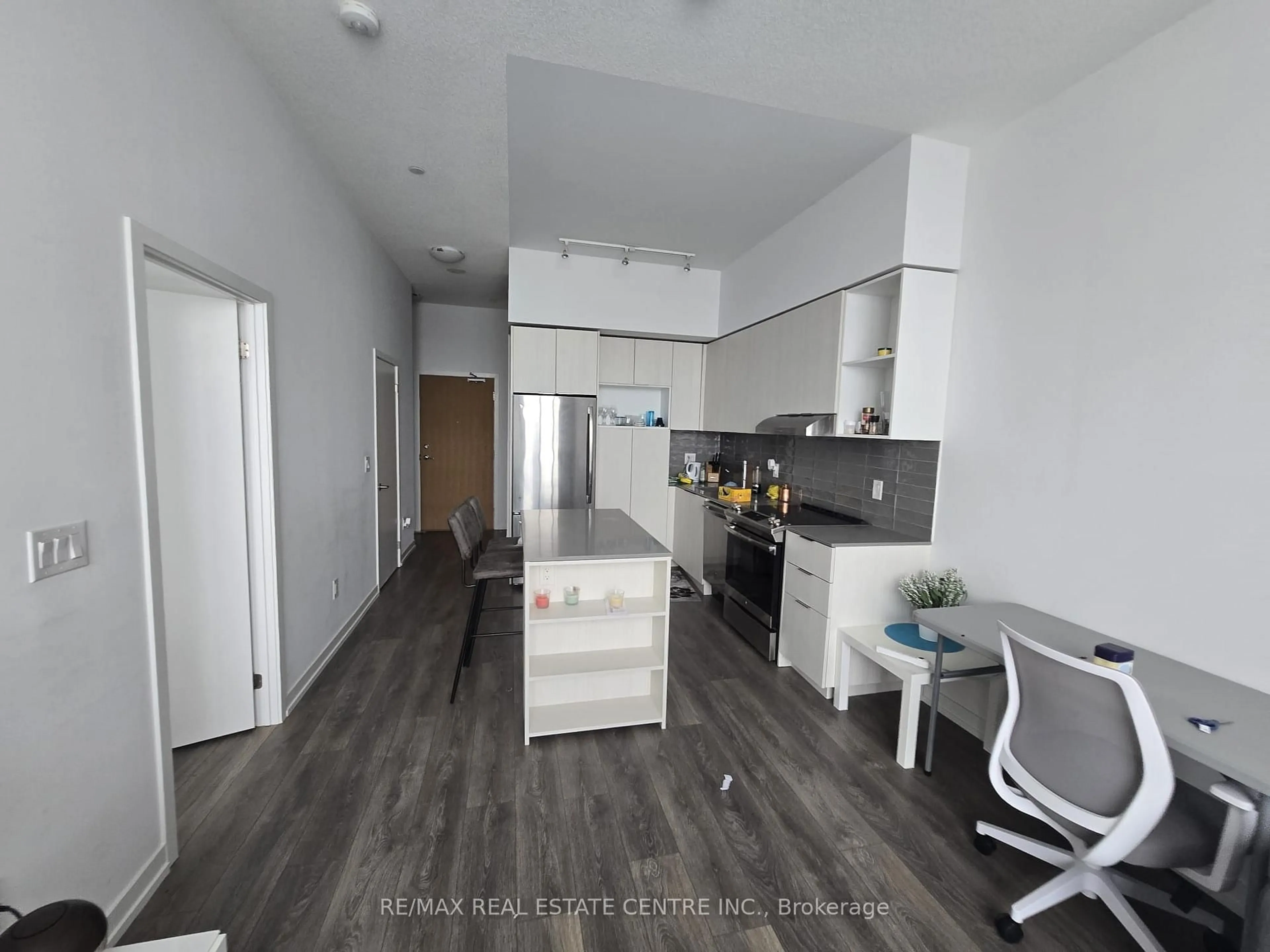 Open concept kitchen, wood/laminate floor for 2520 Eglinton Ave #403, Mississauga Ontario L5M 0Y4