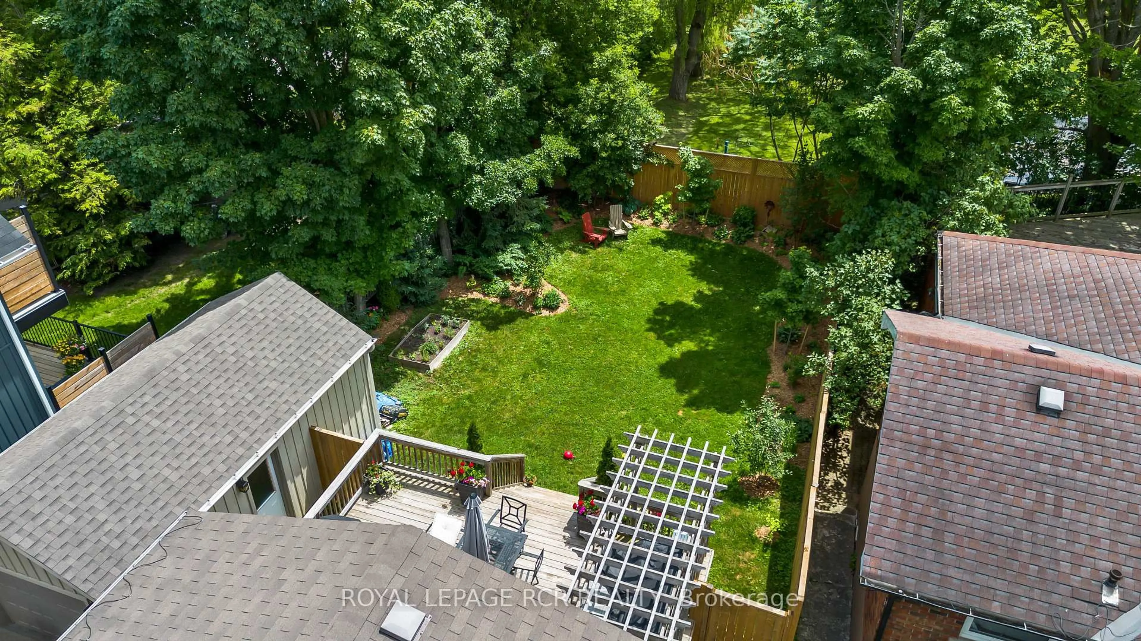 A pic from outside/outdoor area/front of a property/back of a property/a pic from drone, street for 9 York St, Orangeville Ontario L9W 1L7