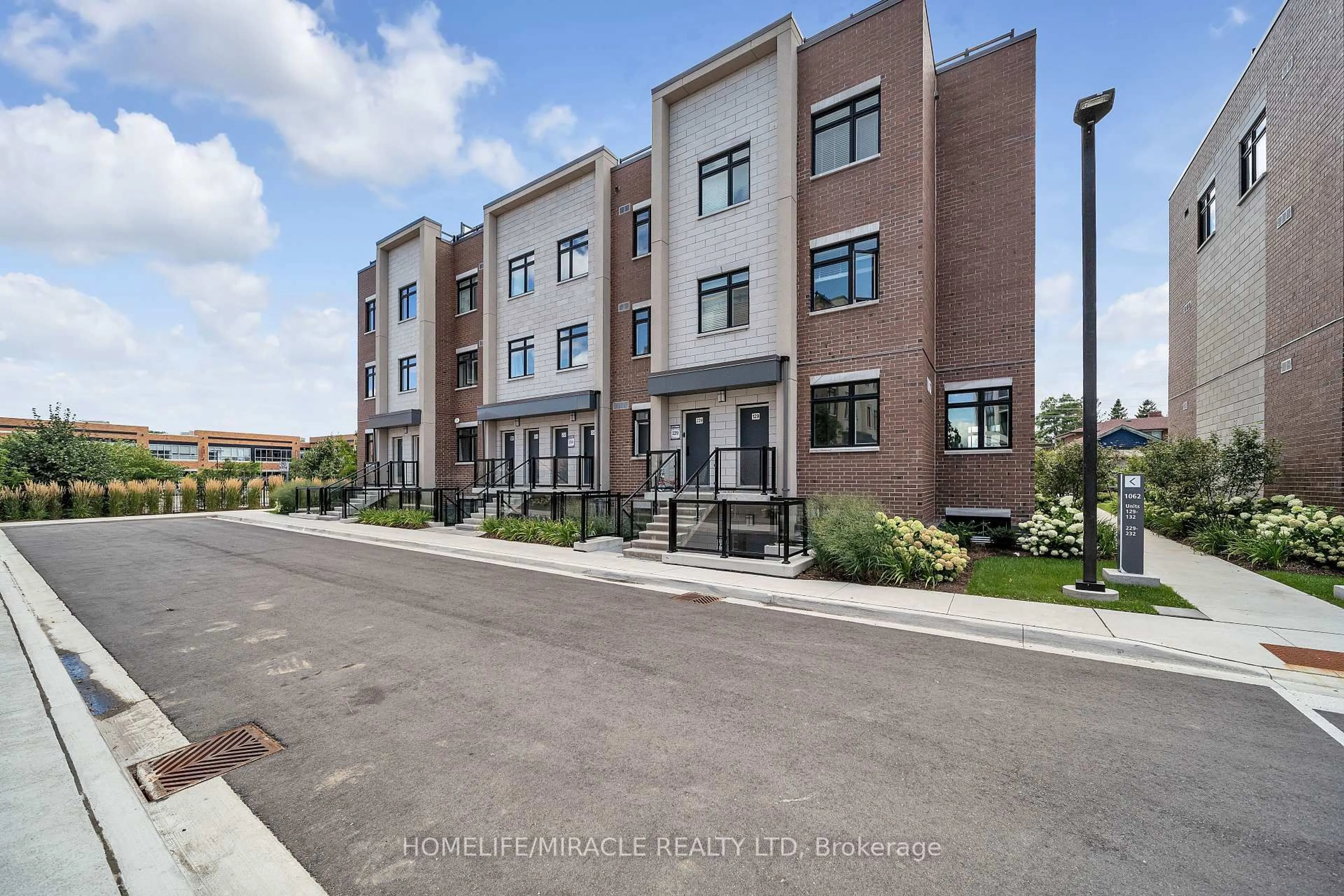 Unknown for 1062 Douglas Mccurdy #230, Mississauga Ontario L5G 4B1