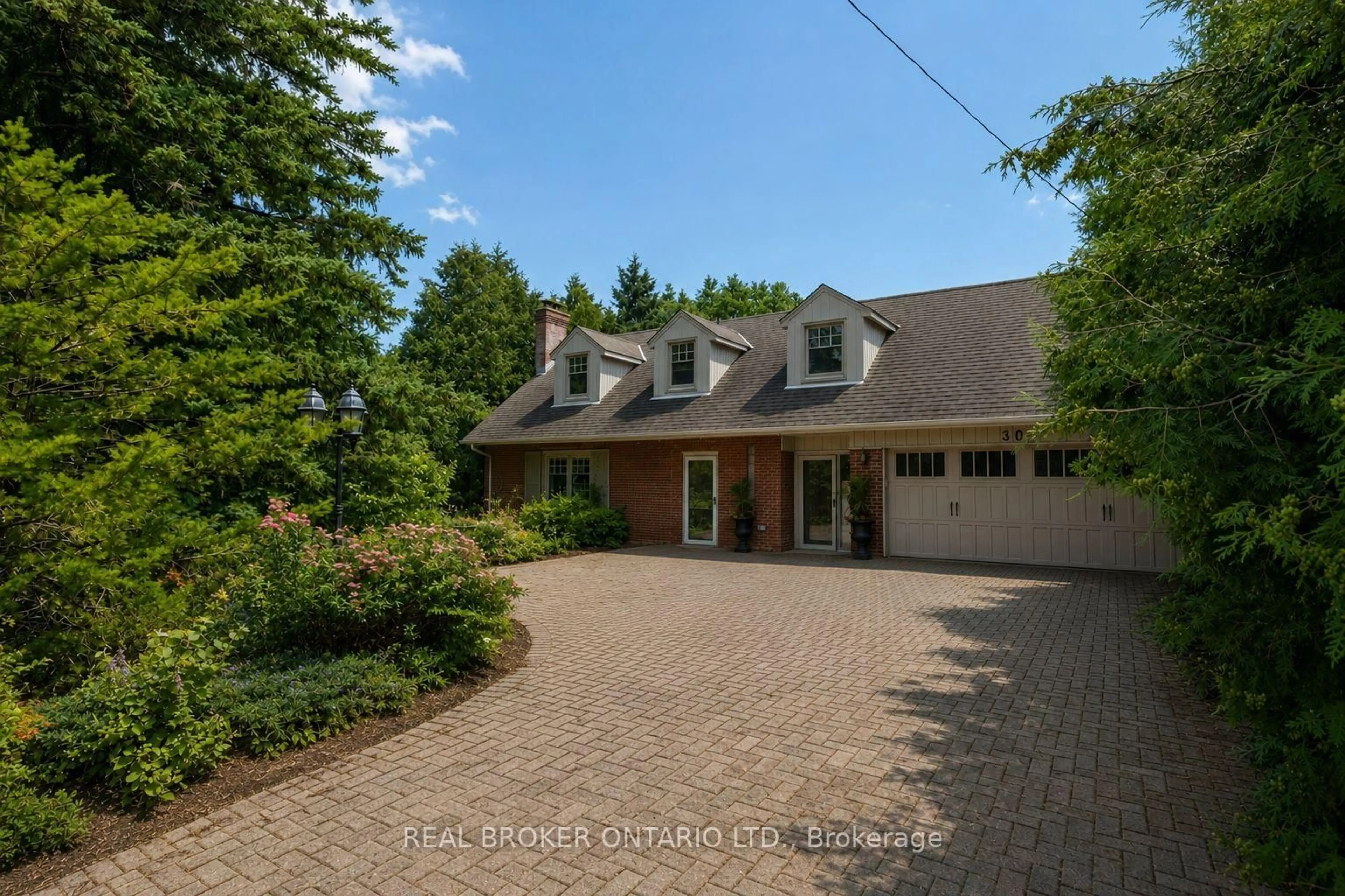 A pic from outside/outdoor area/front of a property/back of a property/a pic from drone, street for 302 Burnhamthorpe Rd, Toronto Ontario M9B 1Z8