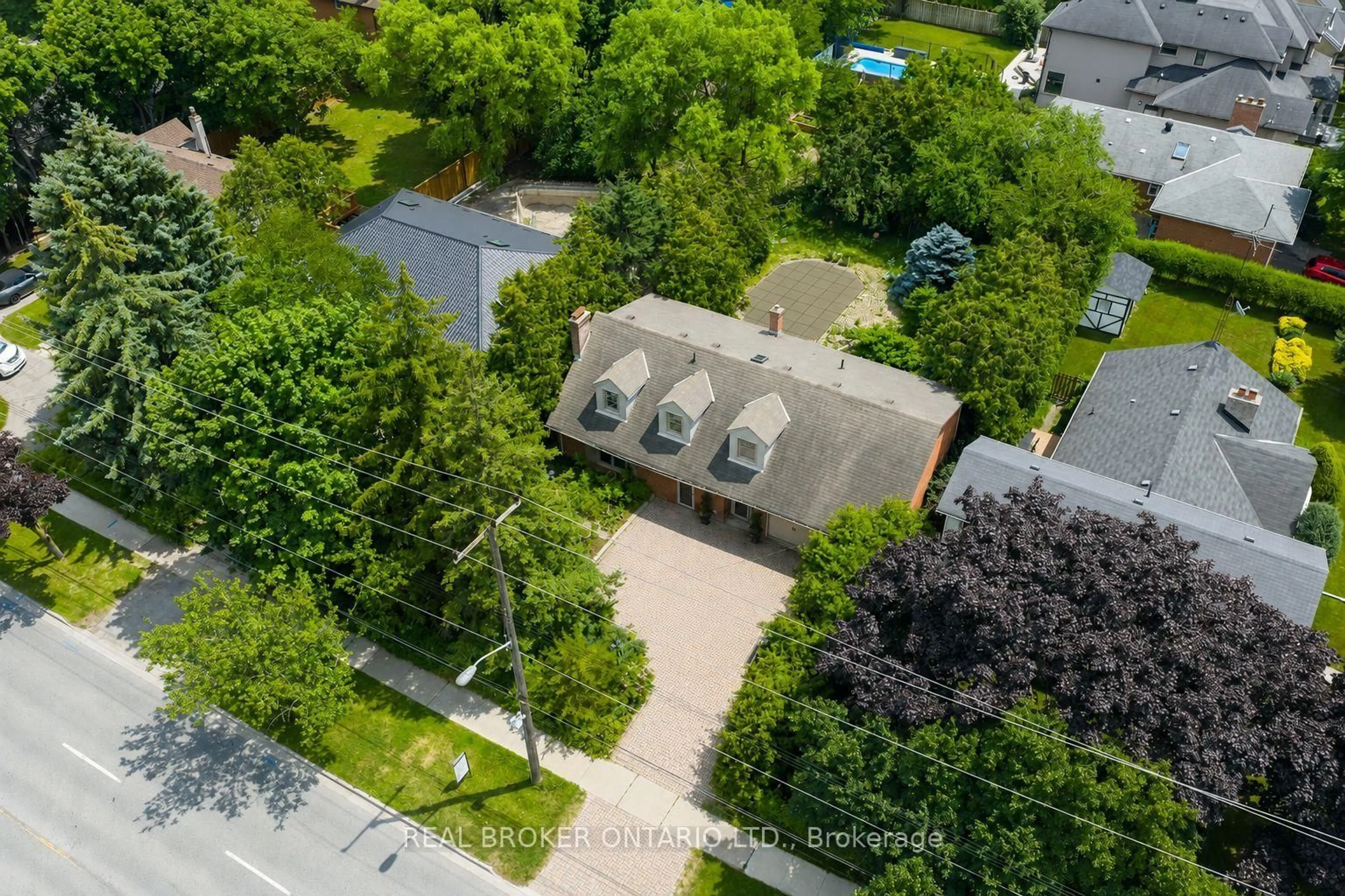 A pic from outside/outdoor area/front of a property/back of a property/a pic from drone, street for 302 Burnhamthorpe Rd, Toronto Ontario M9B 1Z8