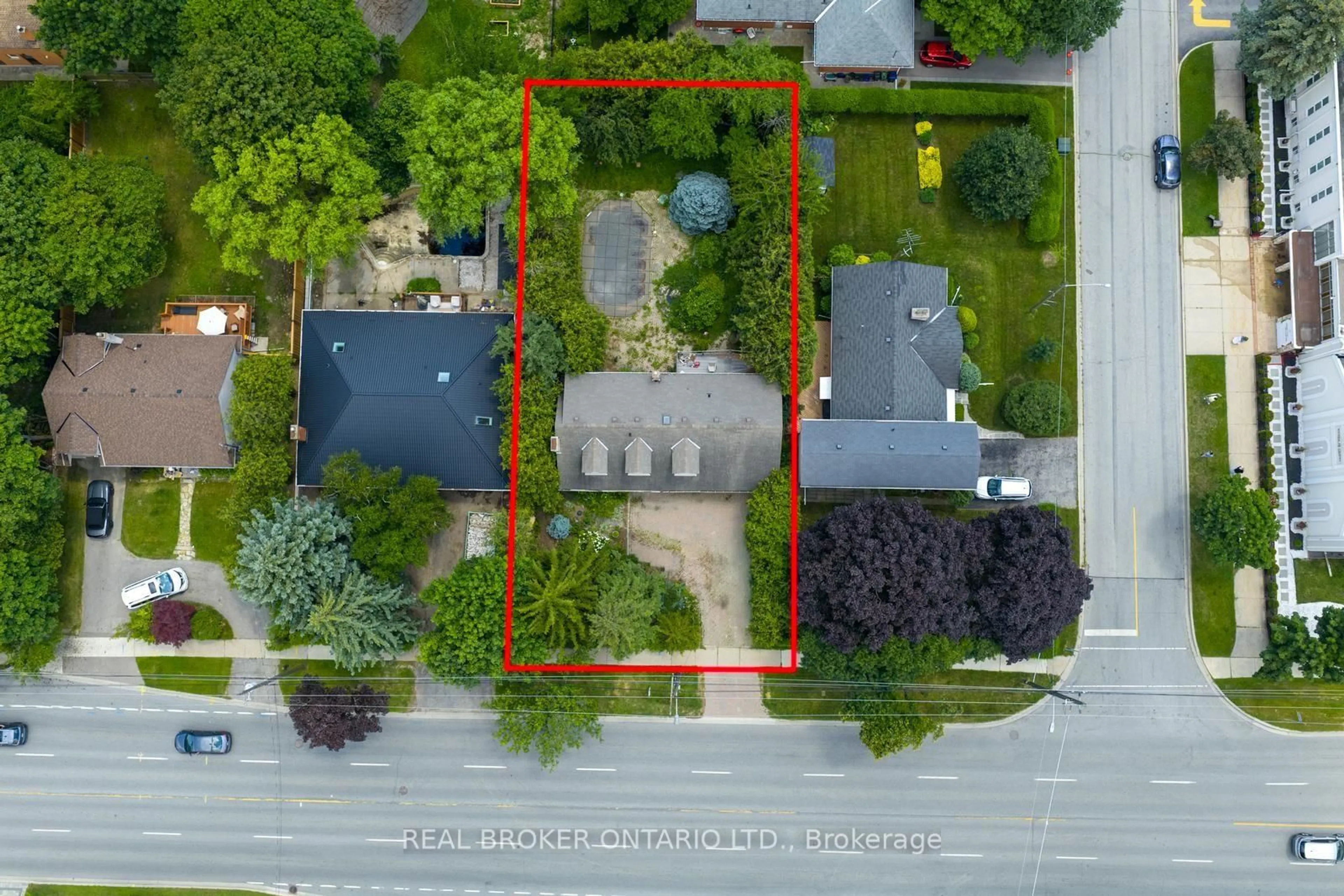 A pic from outside/outdoor area/front of a property/back of a property/a pic from drone, street for 302 Burnhamthorpe Rd, Toronto Ontario M9B 1Z8