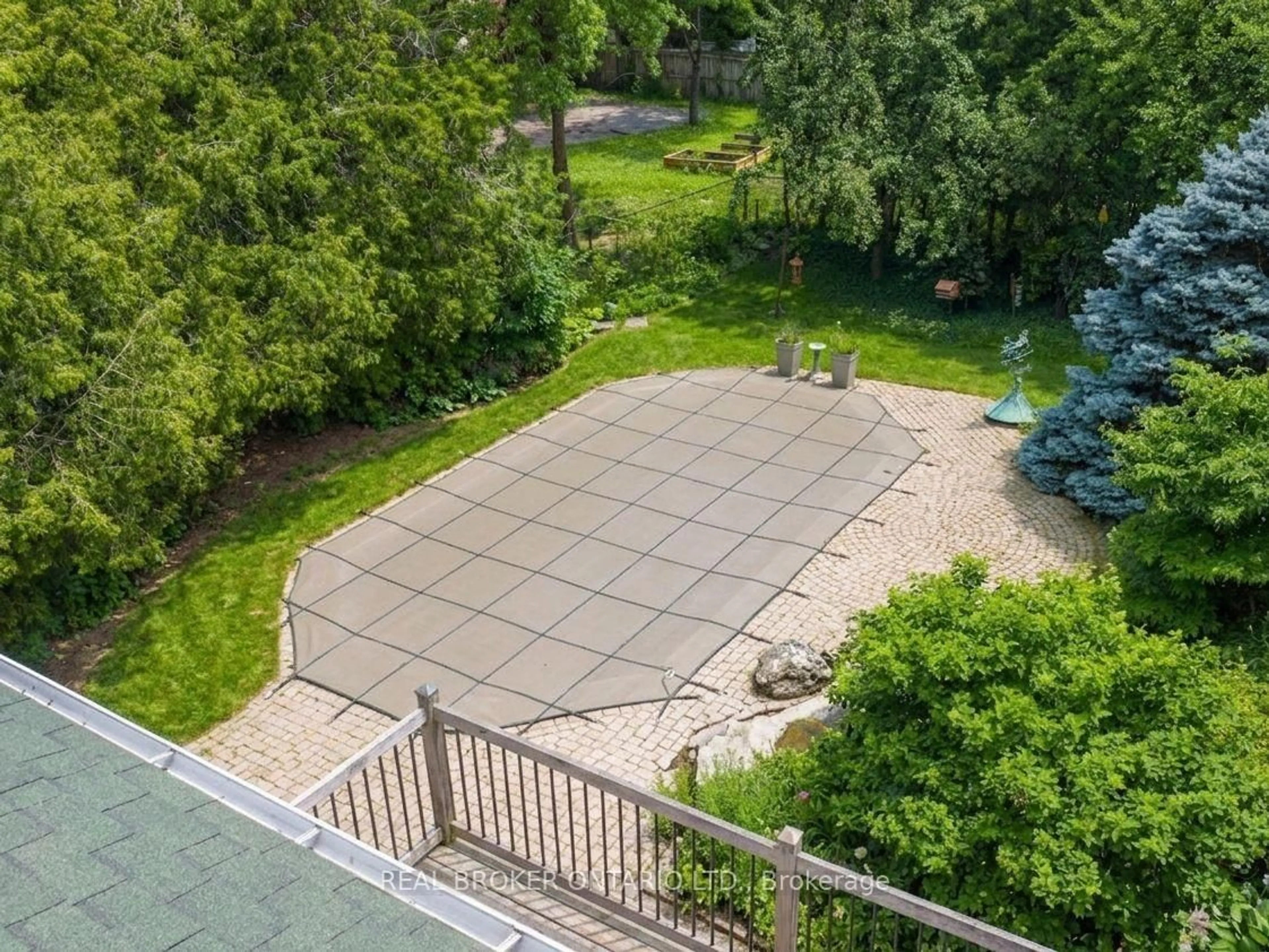 A pic from outside/outdoor area/front of a property/back of a property/a pic from drone, water/lake/river/ocean view for 302 Burnhamthorpe Rd, Toronto Ontario M9B 1Z8