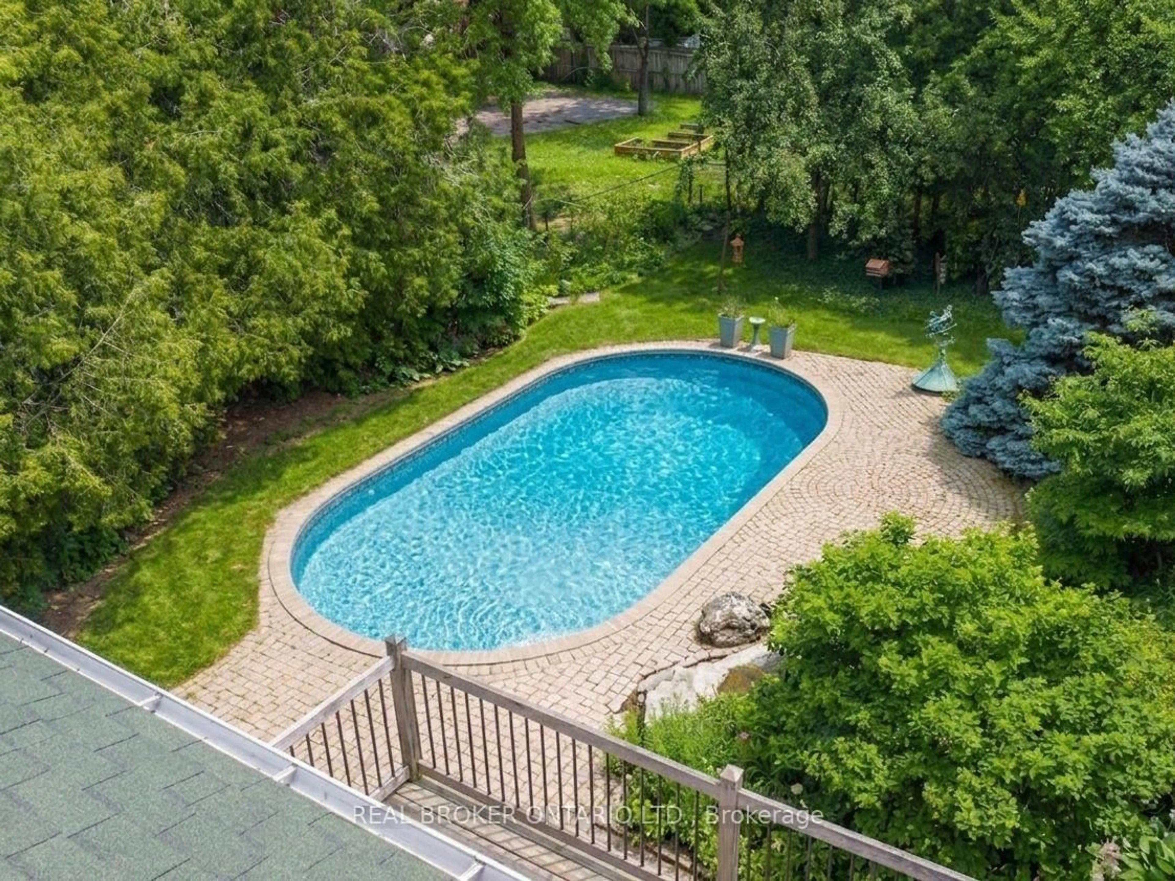 Pool for 302 Burnhamthorpe Rd, Toronto Ontario M9B 1Z8